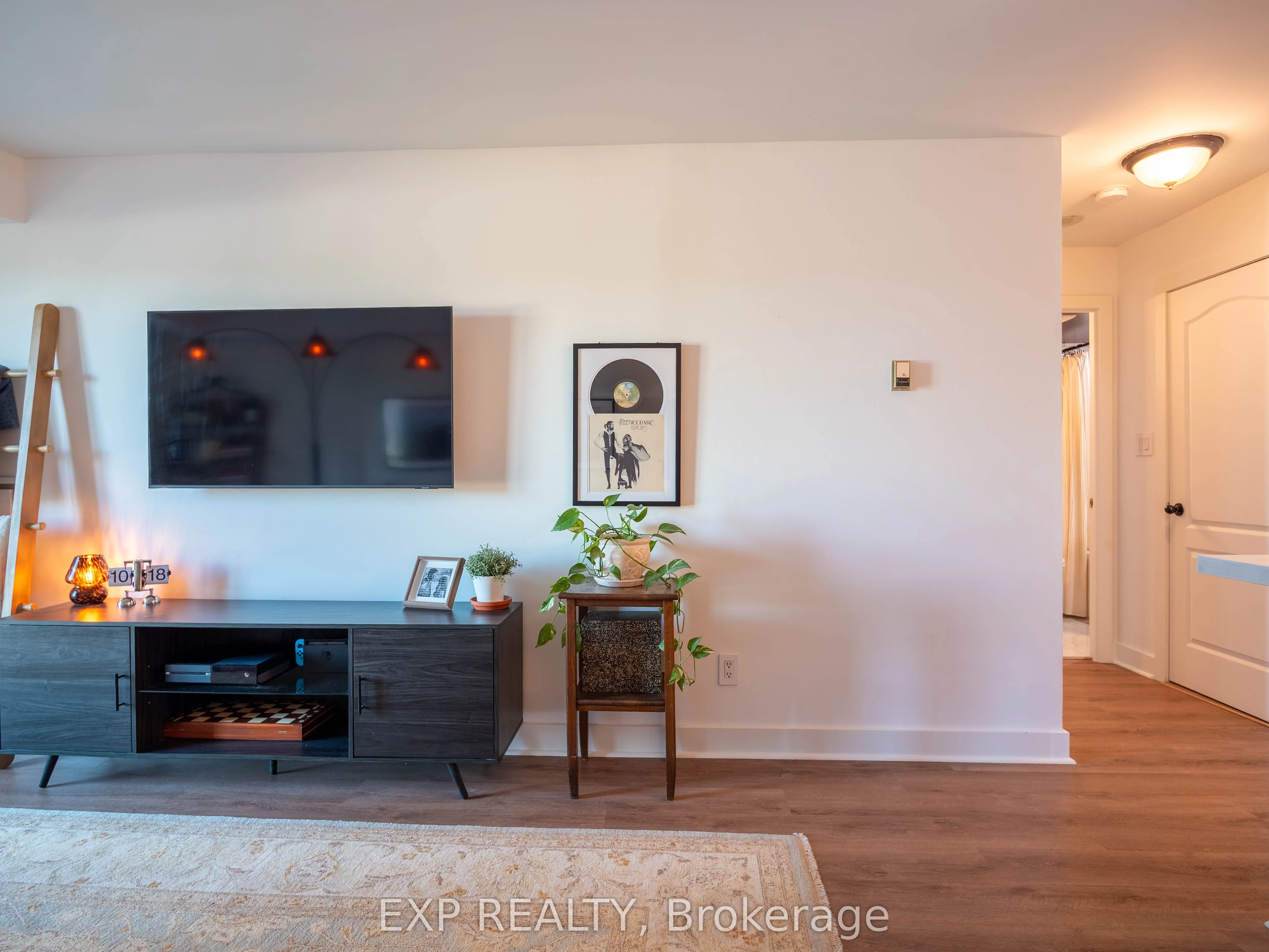 2111 Lakeshore Boulevard W, #501