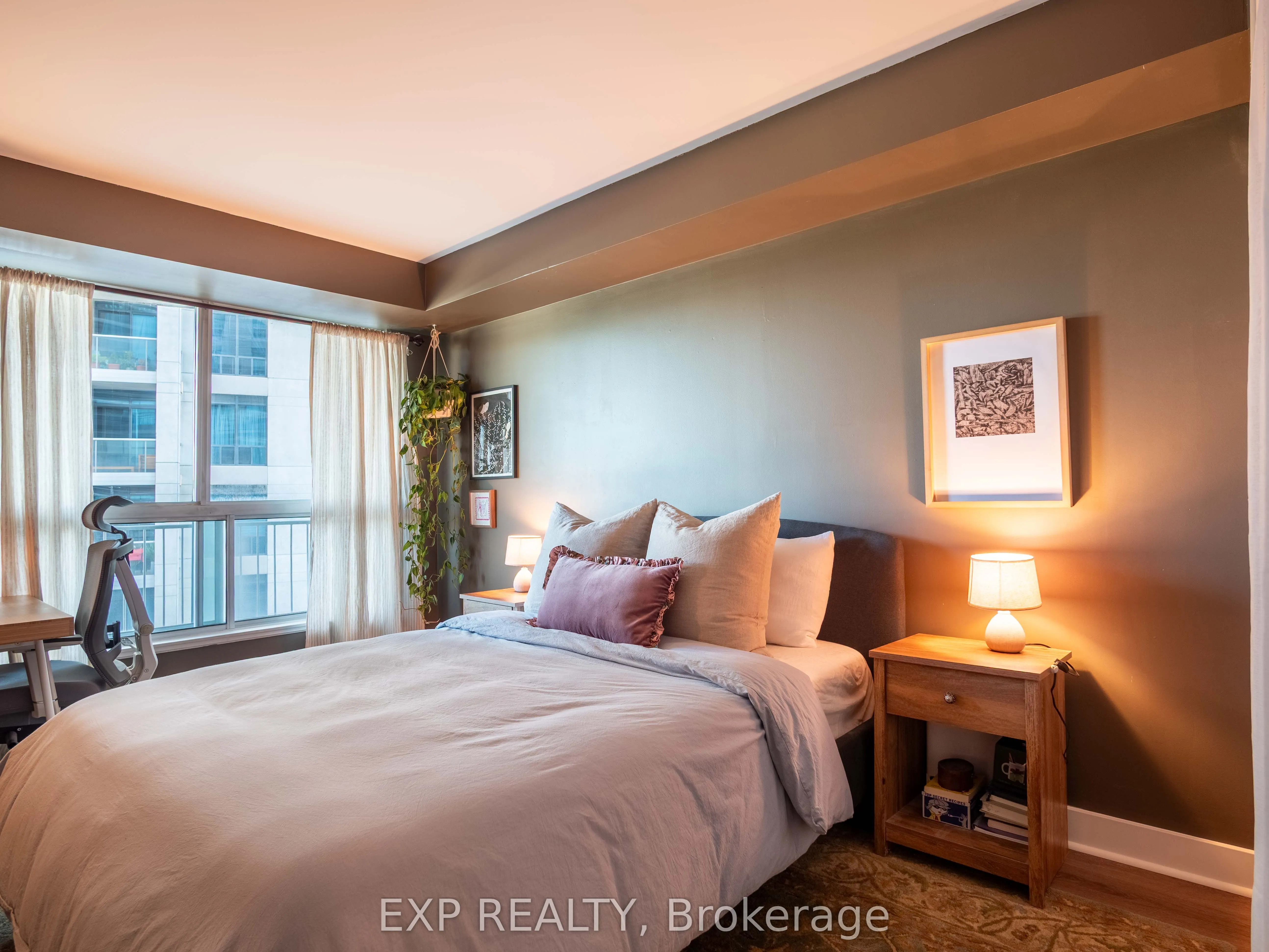 2111 Lakeshore Boulevard W, #501