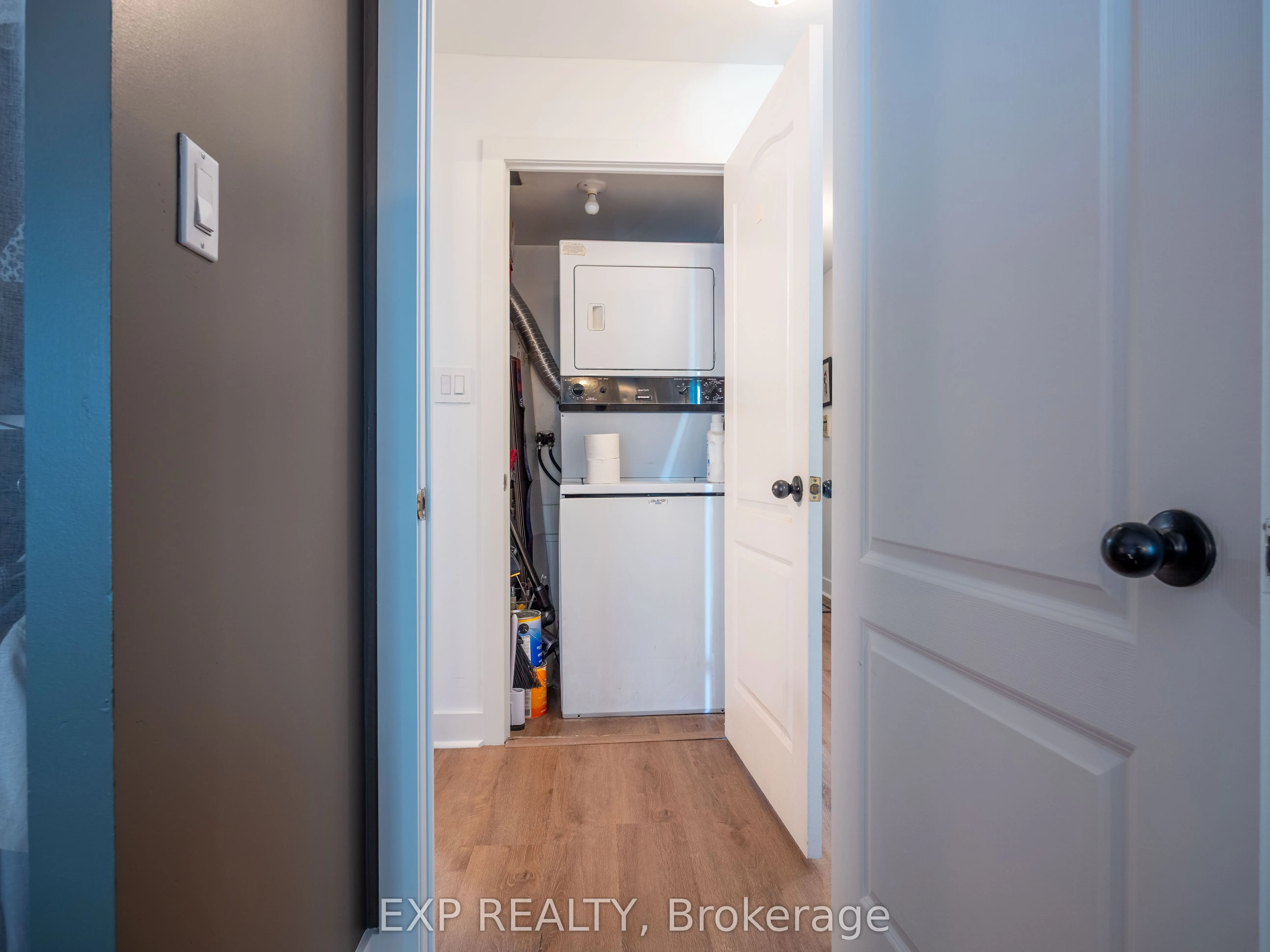 2111 Lakeshore Boulevard W, #501