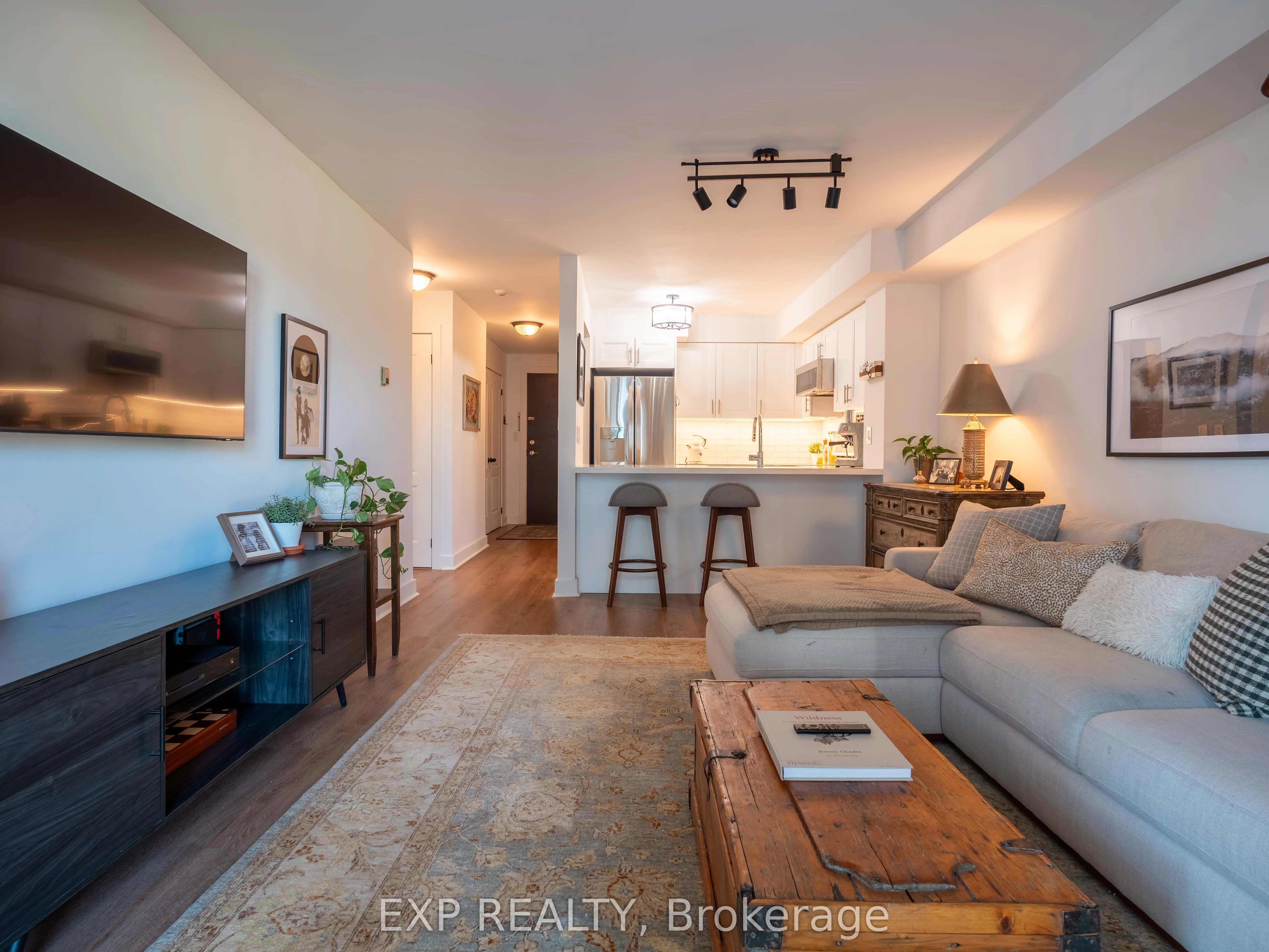 2111 Lakeshore Boulevard W, #501