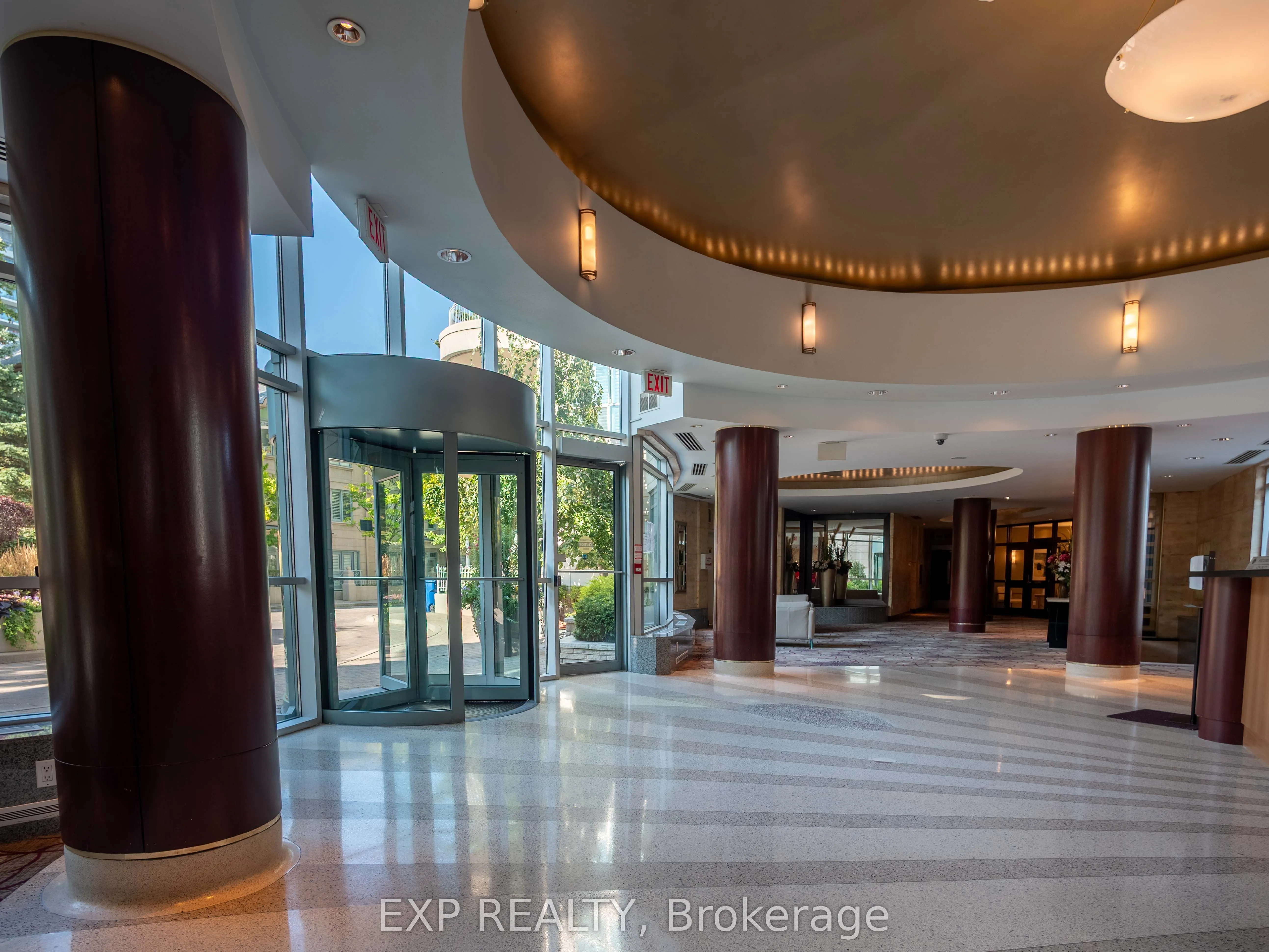 2111 Lakeshore Boulevard W, #501
