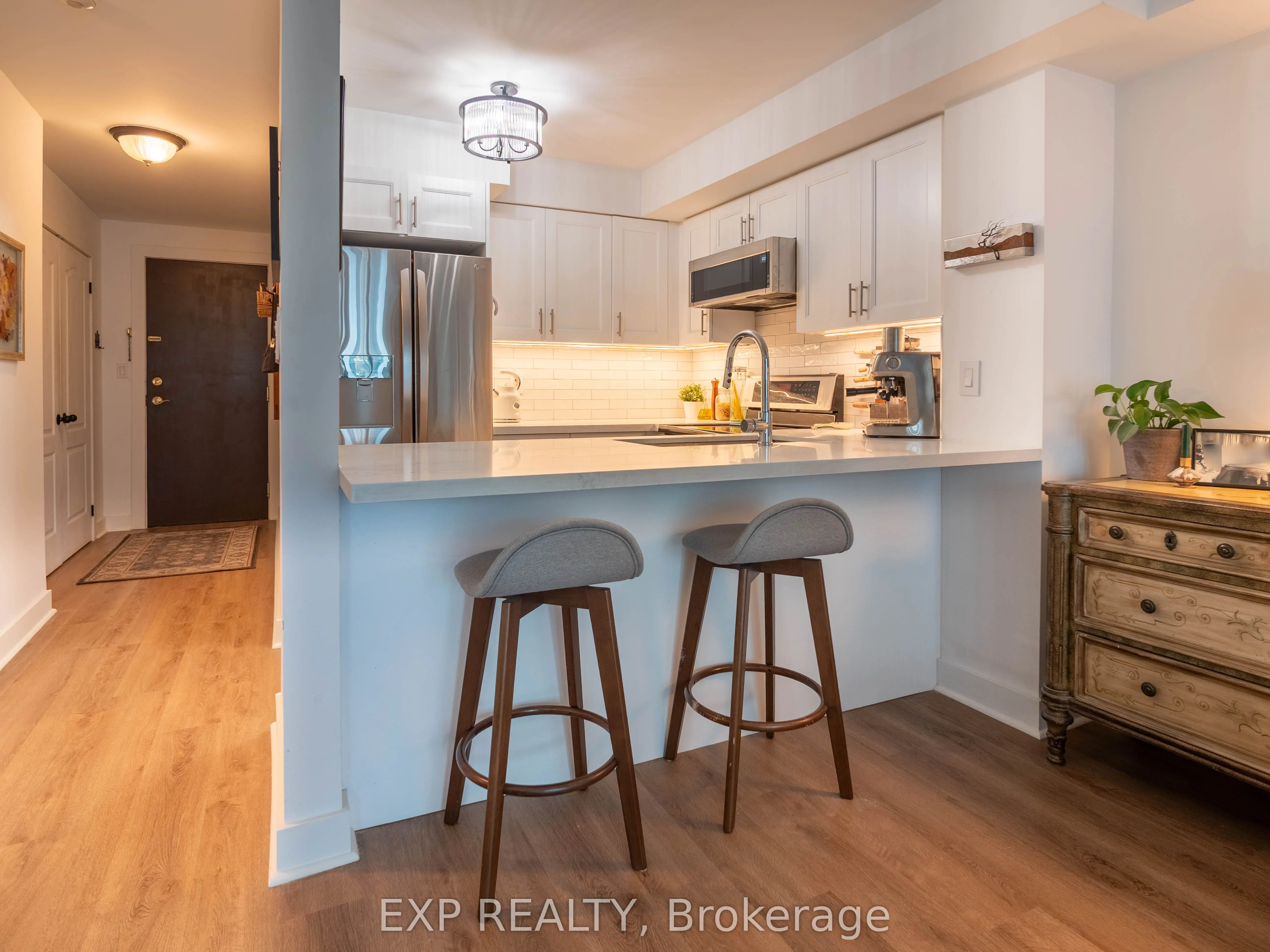 2111 Lakeshore Boulevard W, #501