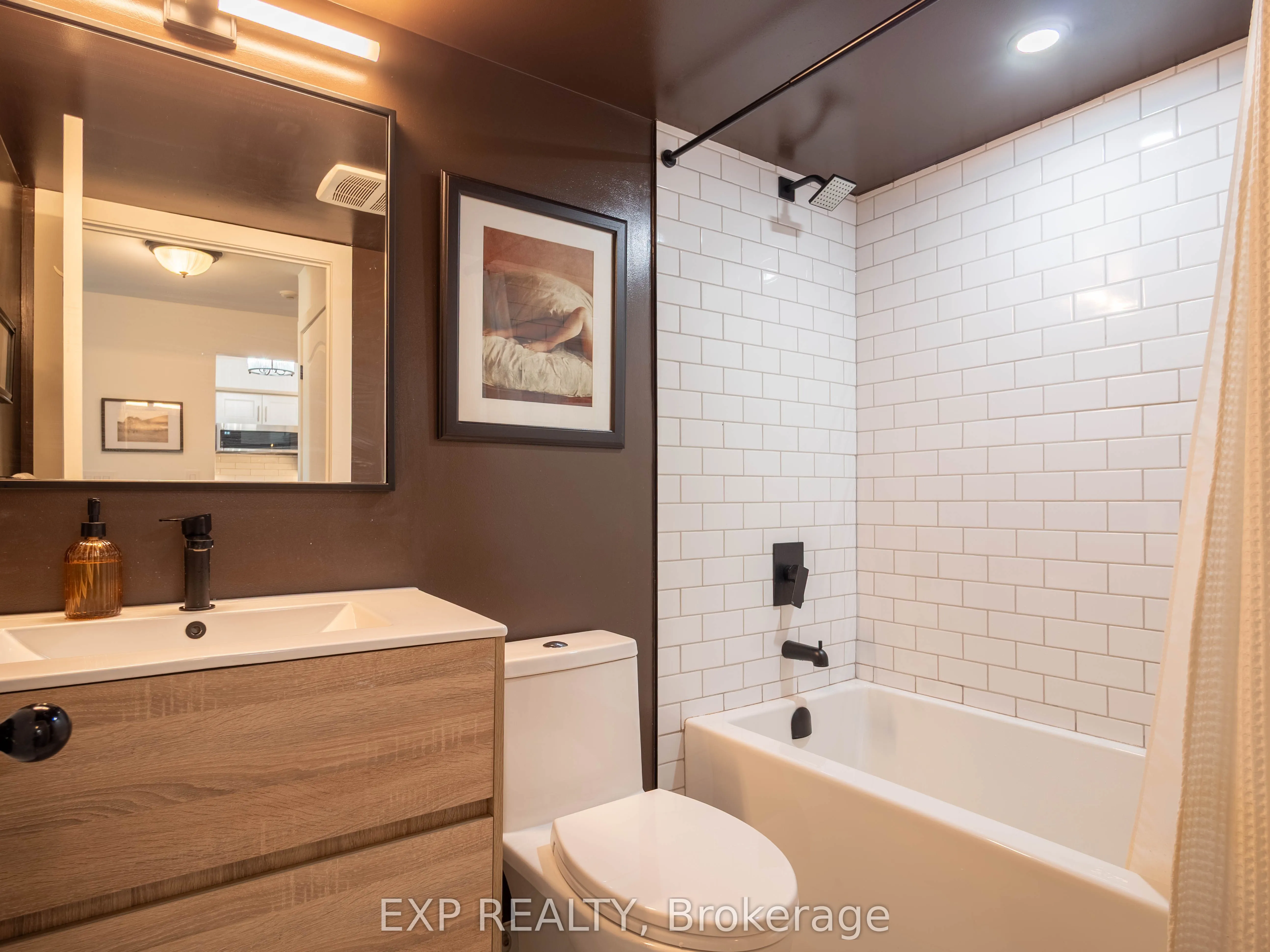 2111 Lakeshore Boulevard W, #501