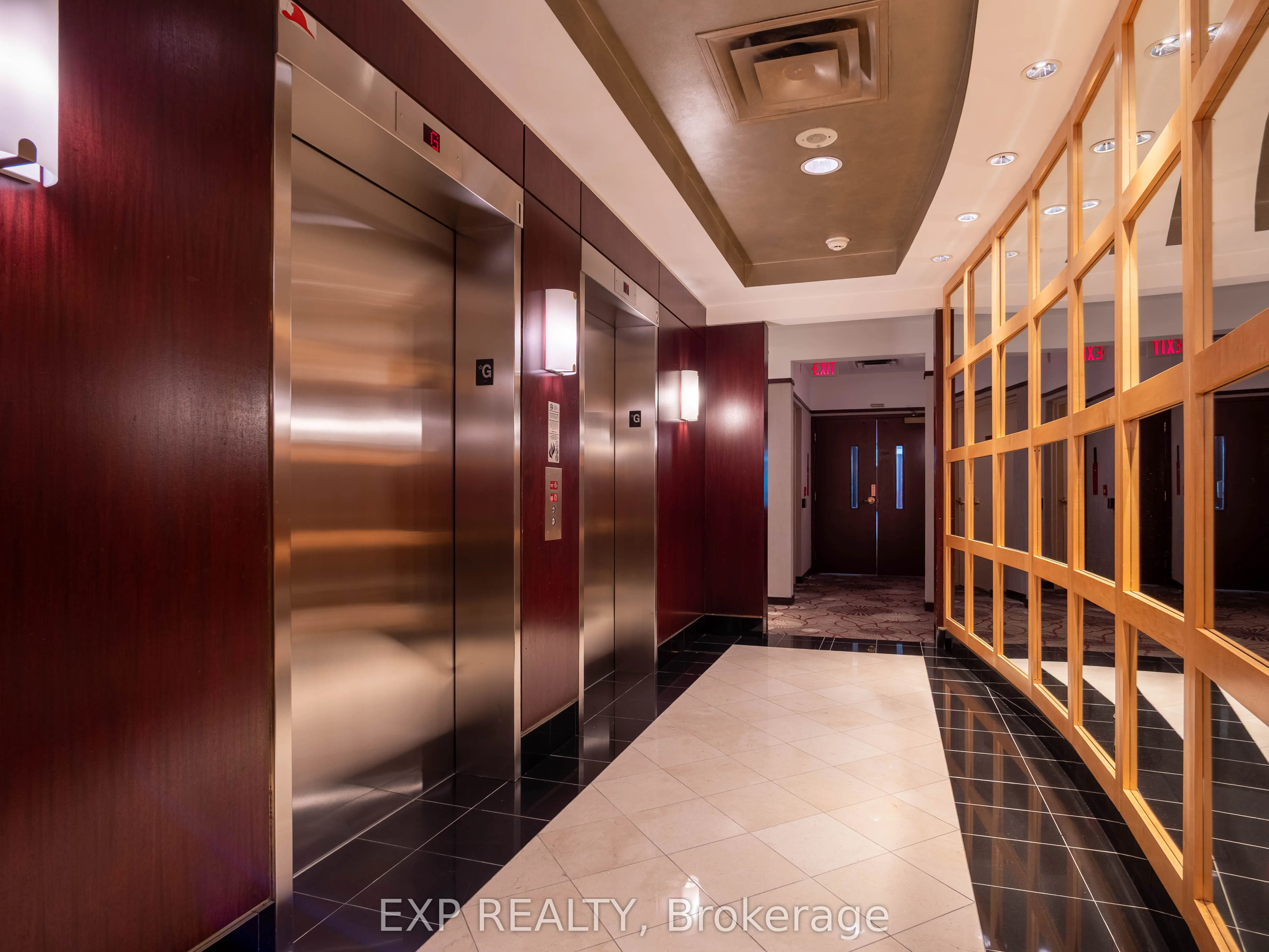 2111 Lakeshore Boulevard W, #501