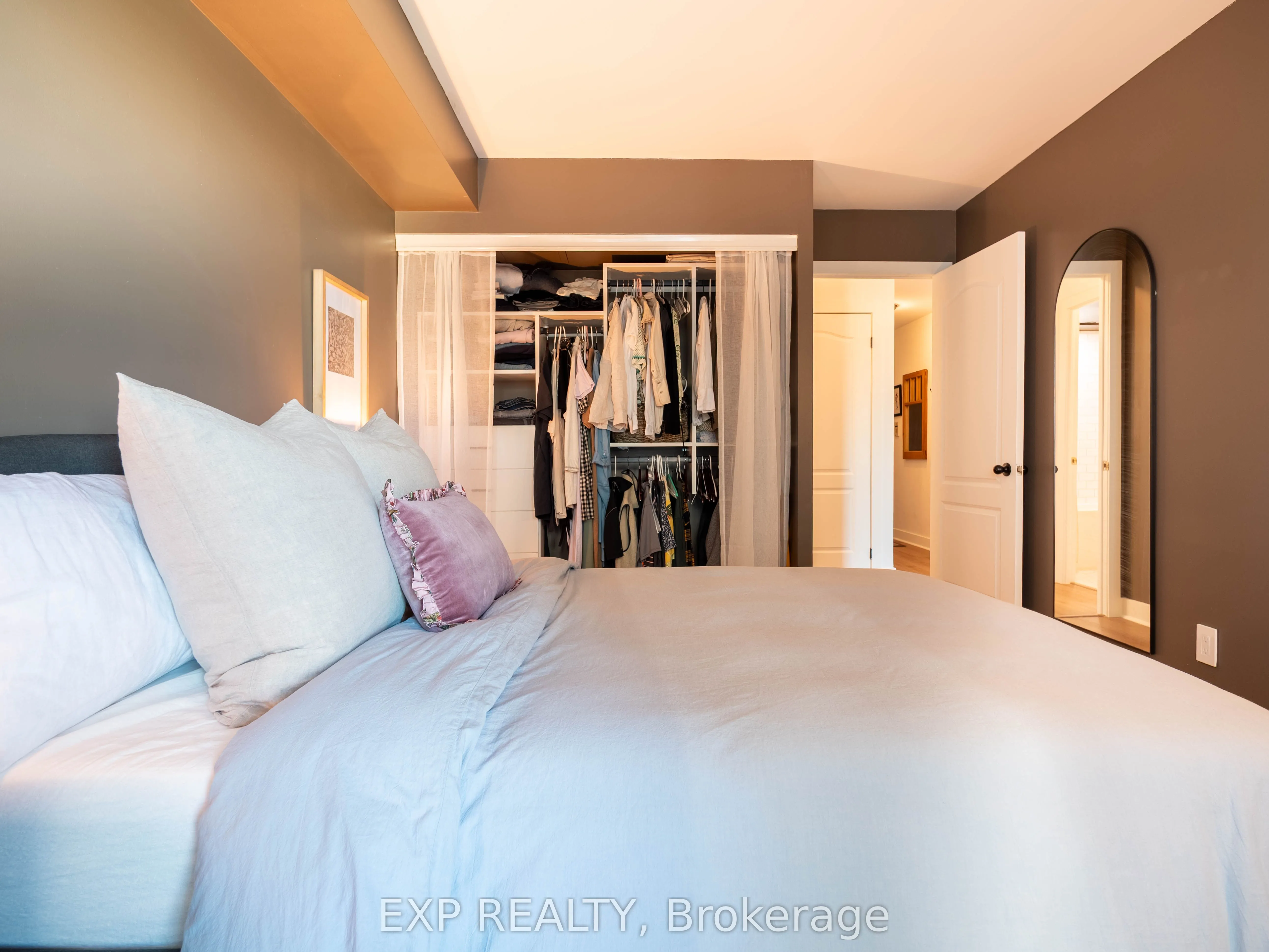2111 Lakeshore Boulevard W, #501
