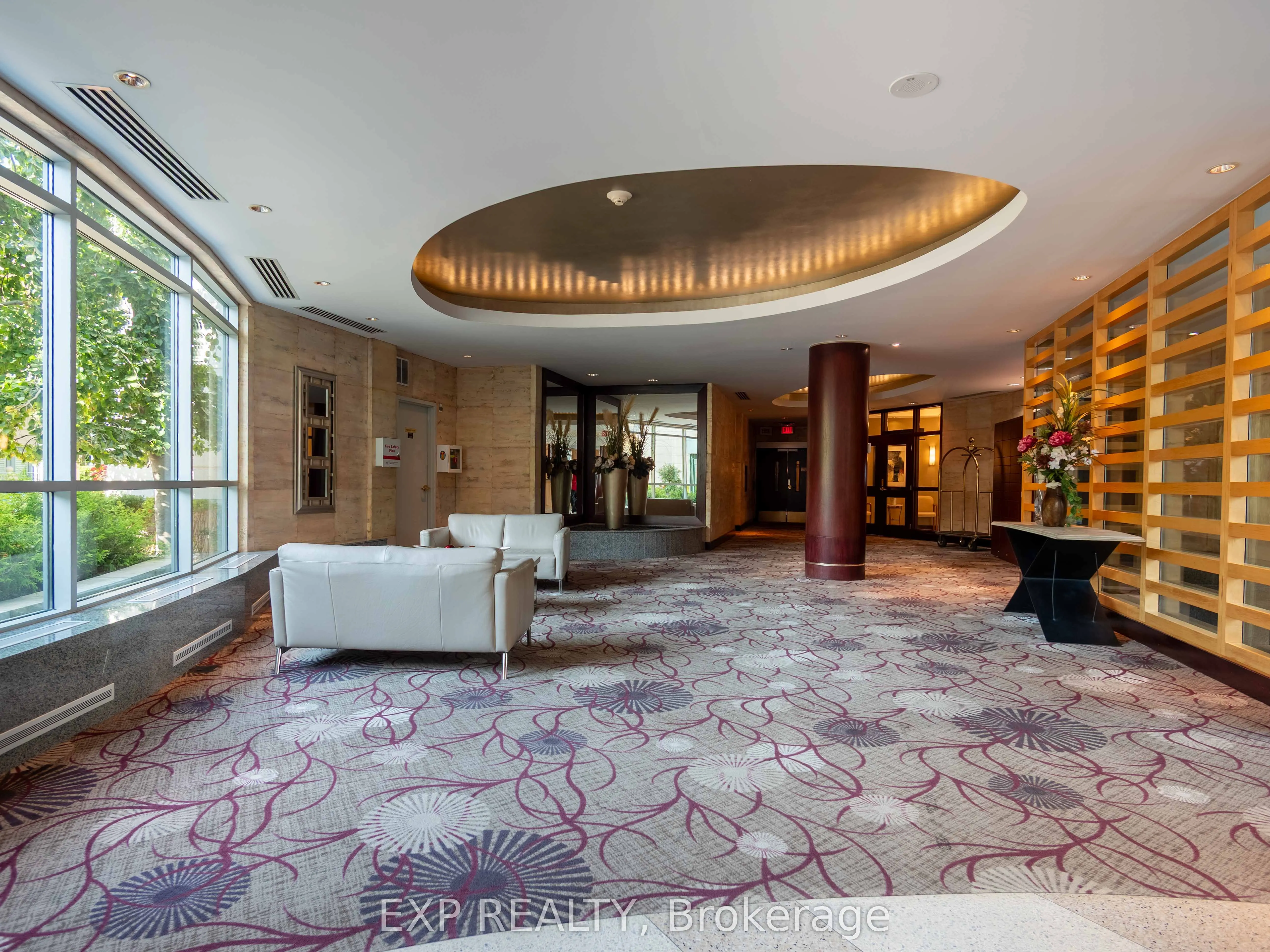 2111 Lakeshore Boulevard W, #501