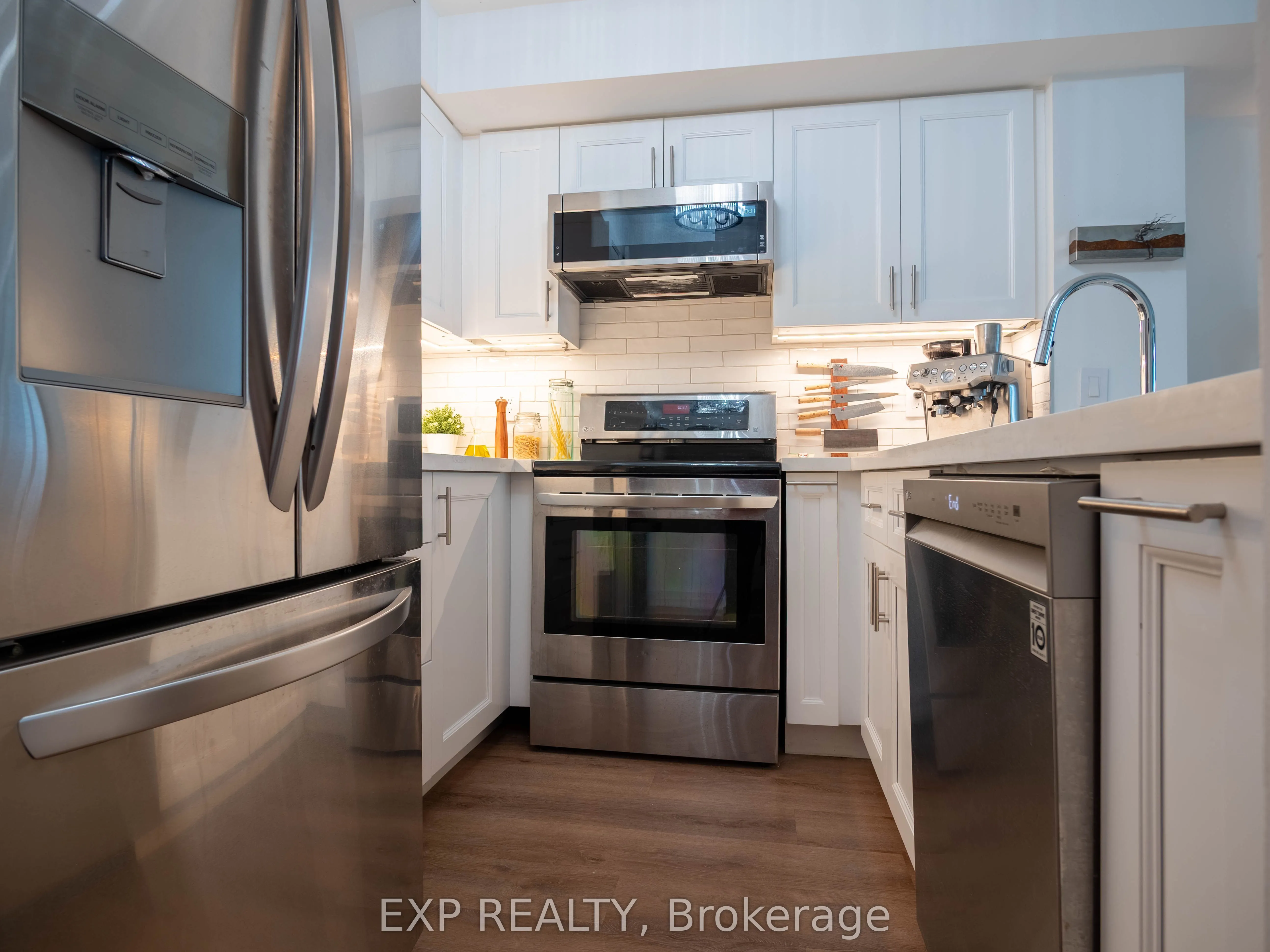 2111 Lakeshore Boulevard W, #501