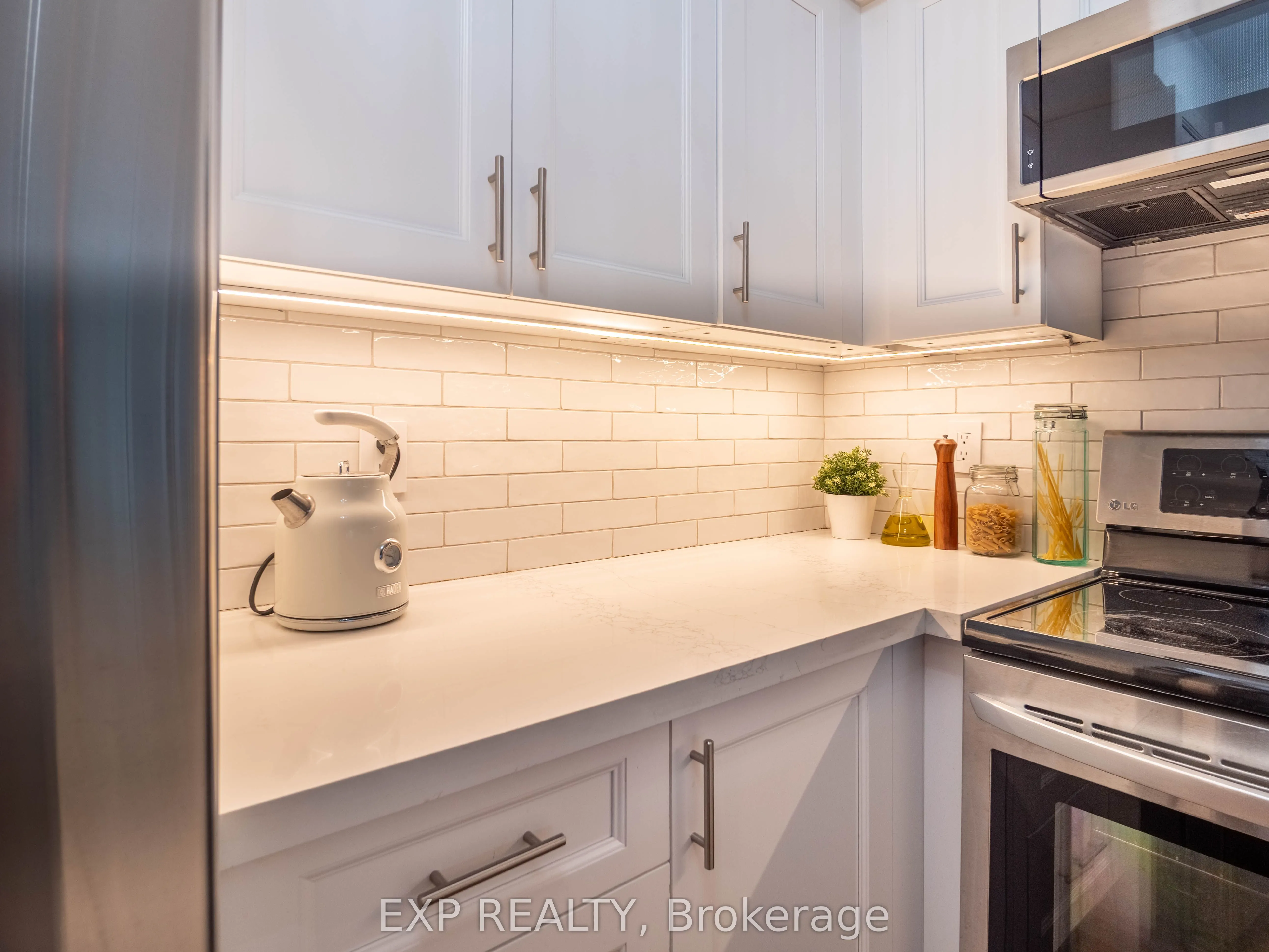2111 Lakeshore Boulevard W, #501