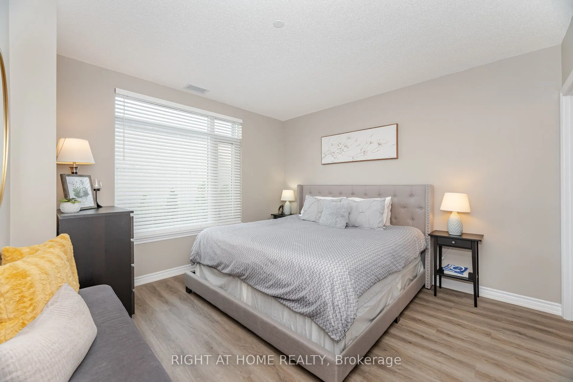 716 Main Street E, #101