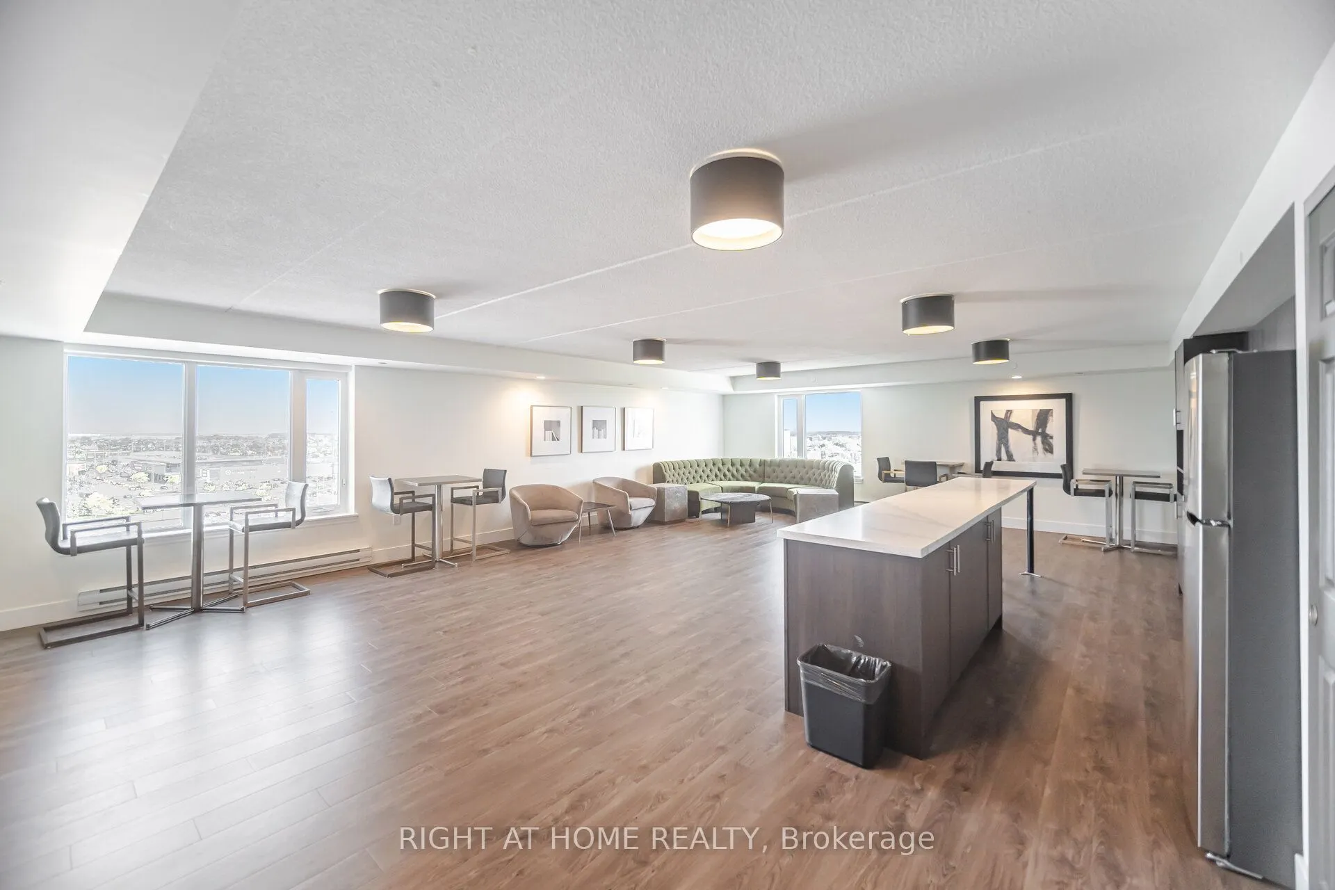 716 Main Street E, #101