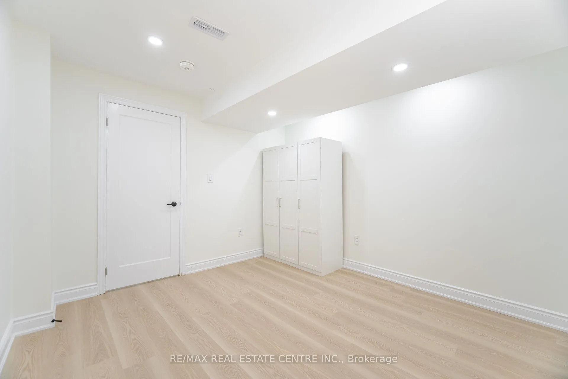 351 Greenless Circle, #Lower