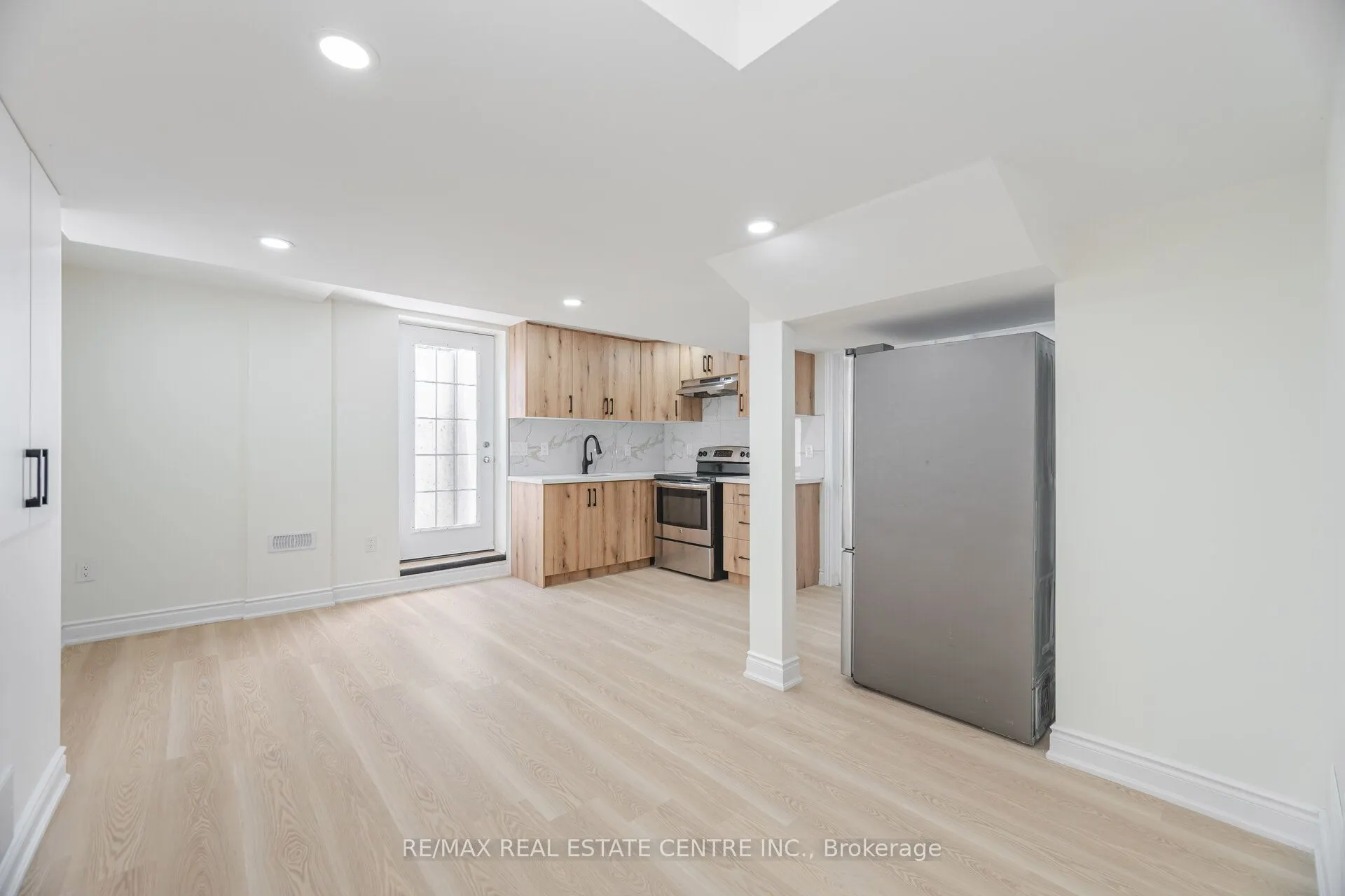351 Greenless Circle, #Lower