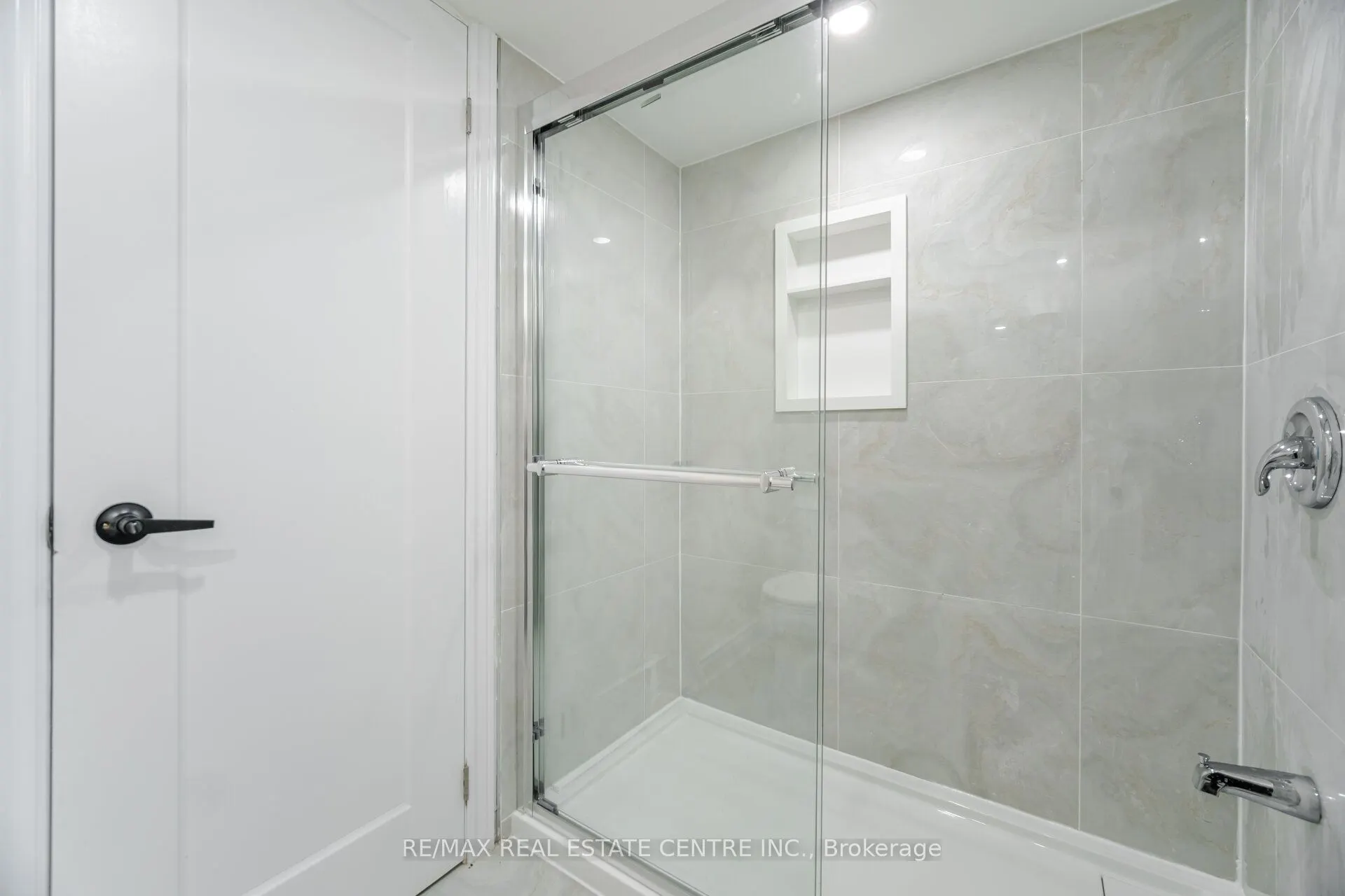 351 Greenless Circle, #Lower