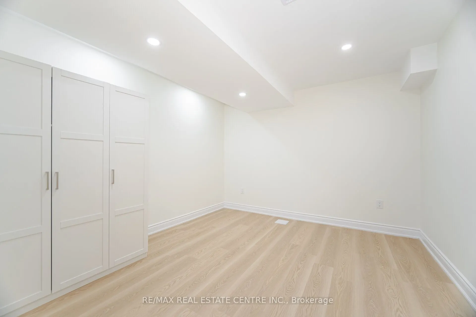 351 Greenless Circle, #Lower