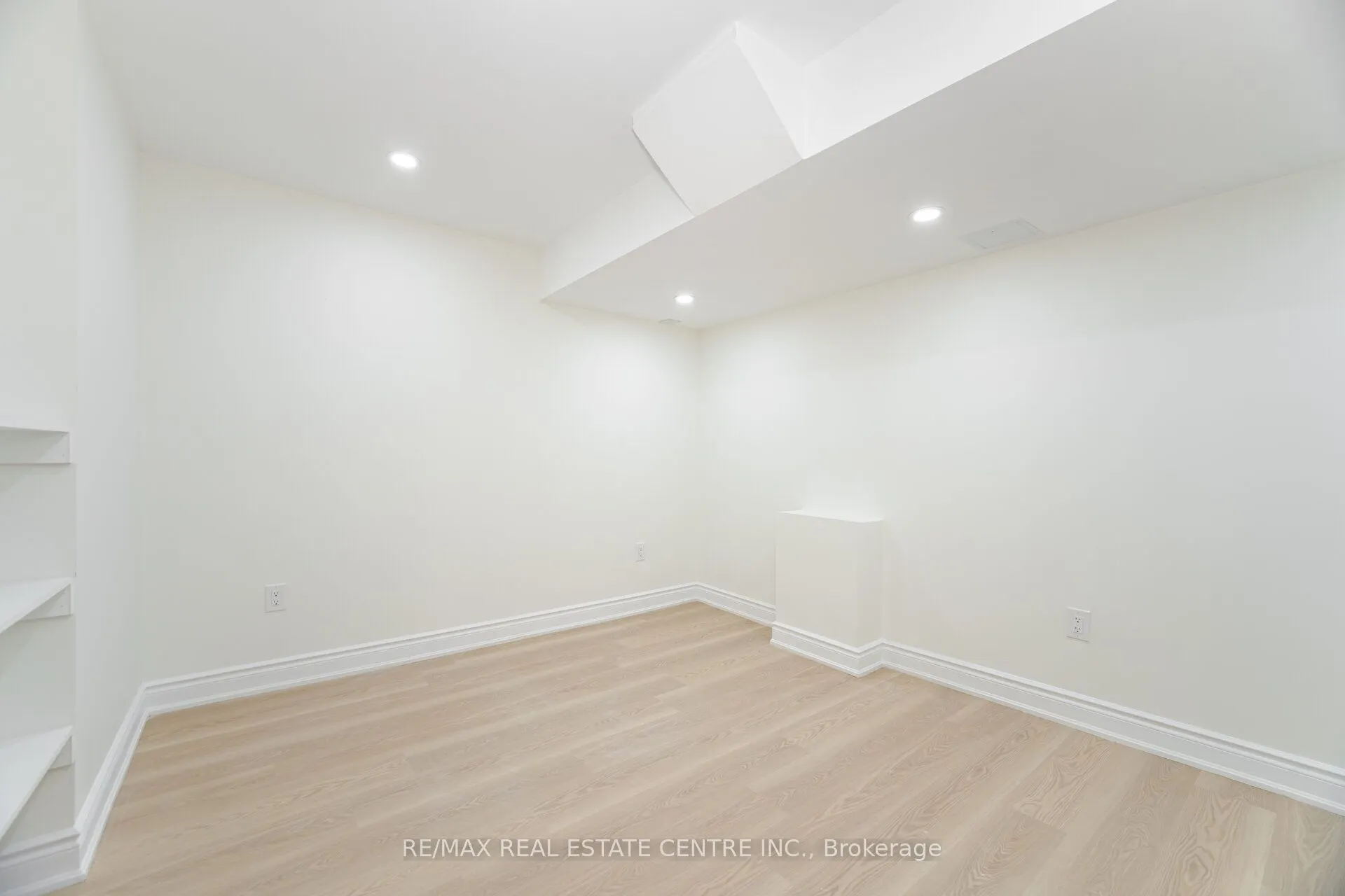 351 Greenless Circle, #Lower