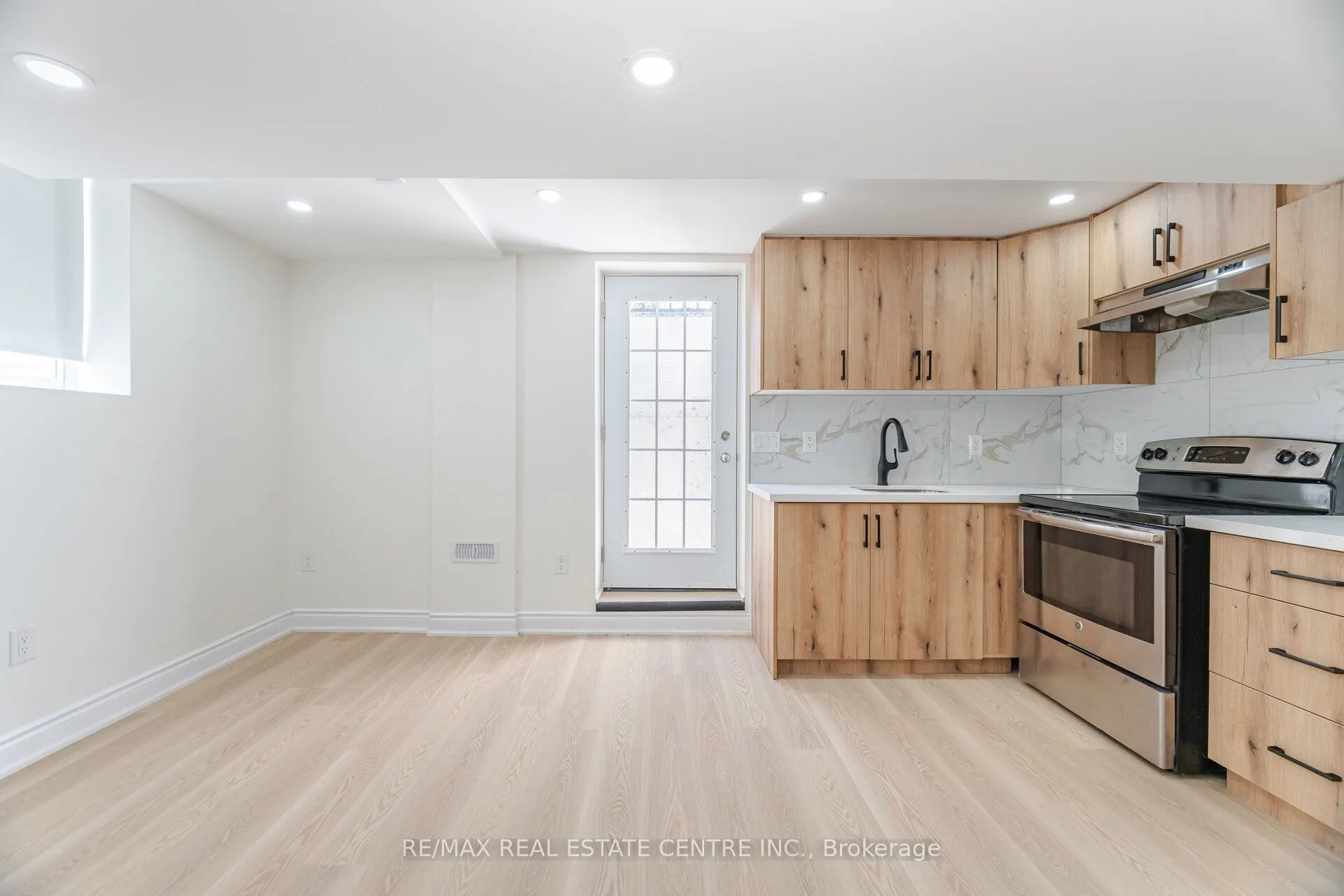 351 Greenless Circle, #Lower