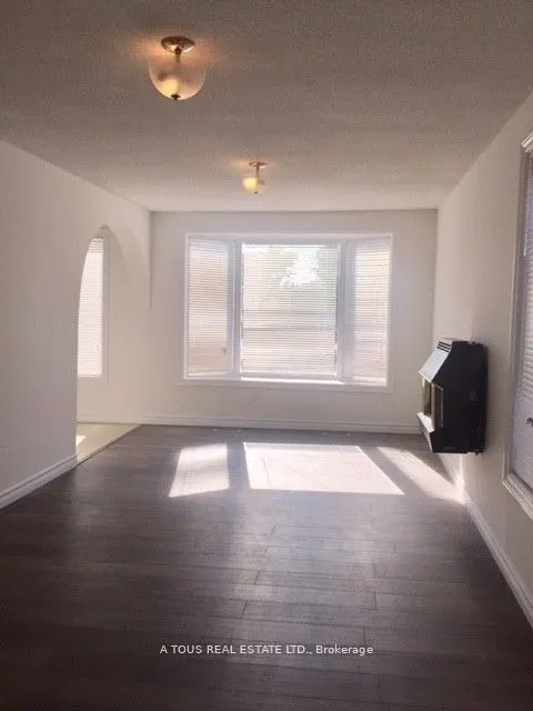 76 Centre Street S