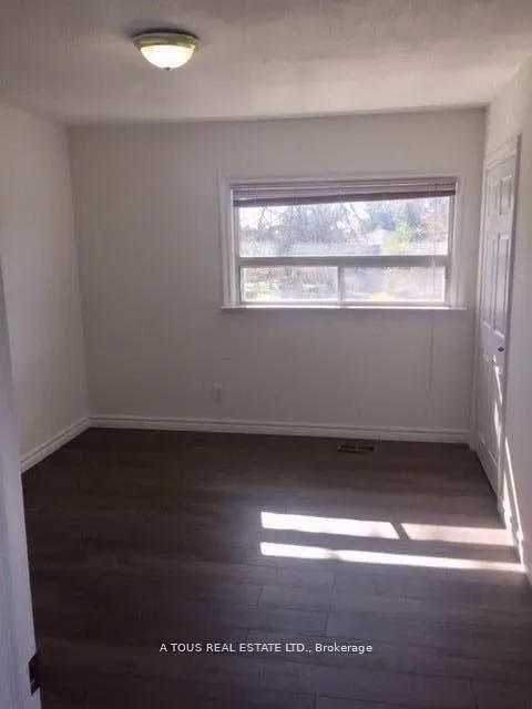 76 Centre Street S