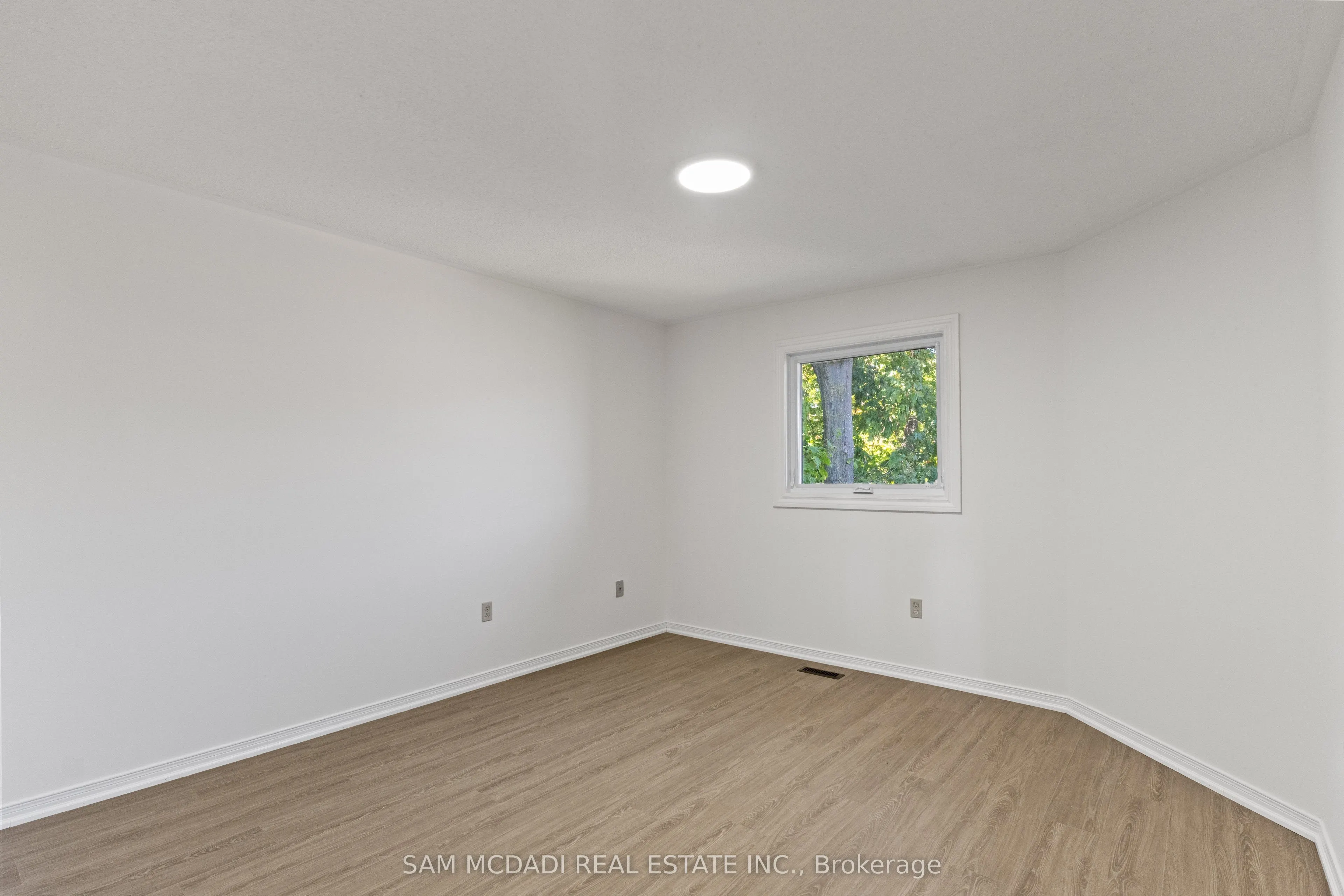 459 Glenashton Drive