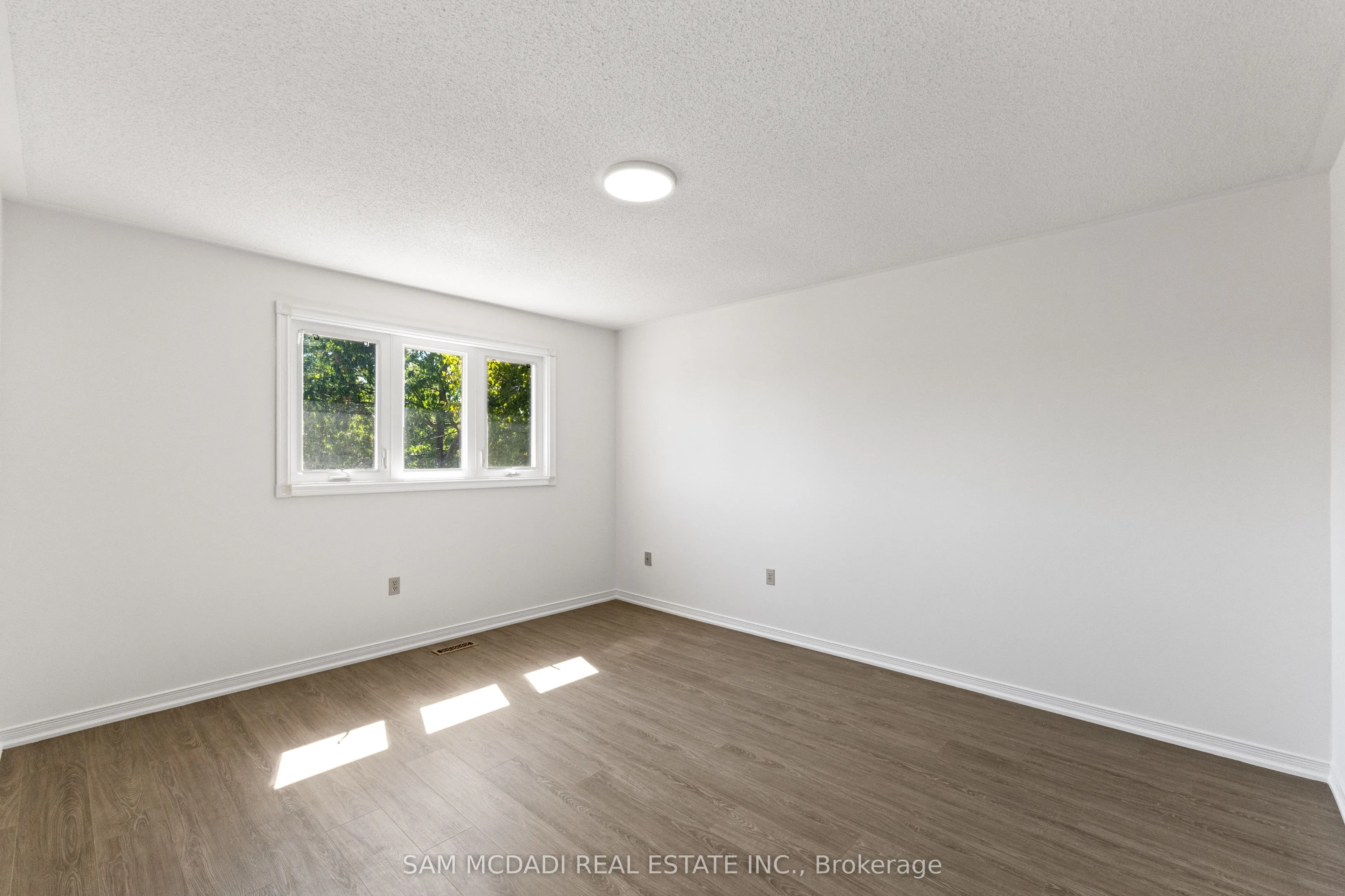 459 Glenashton Drive