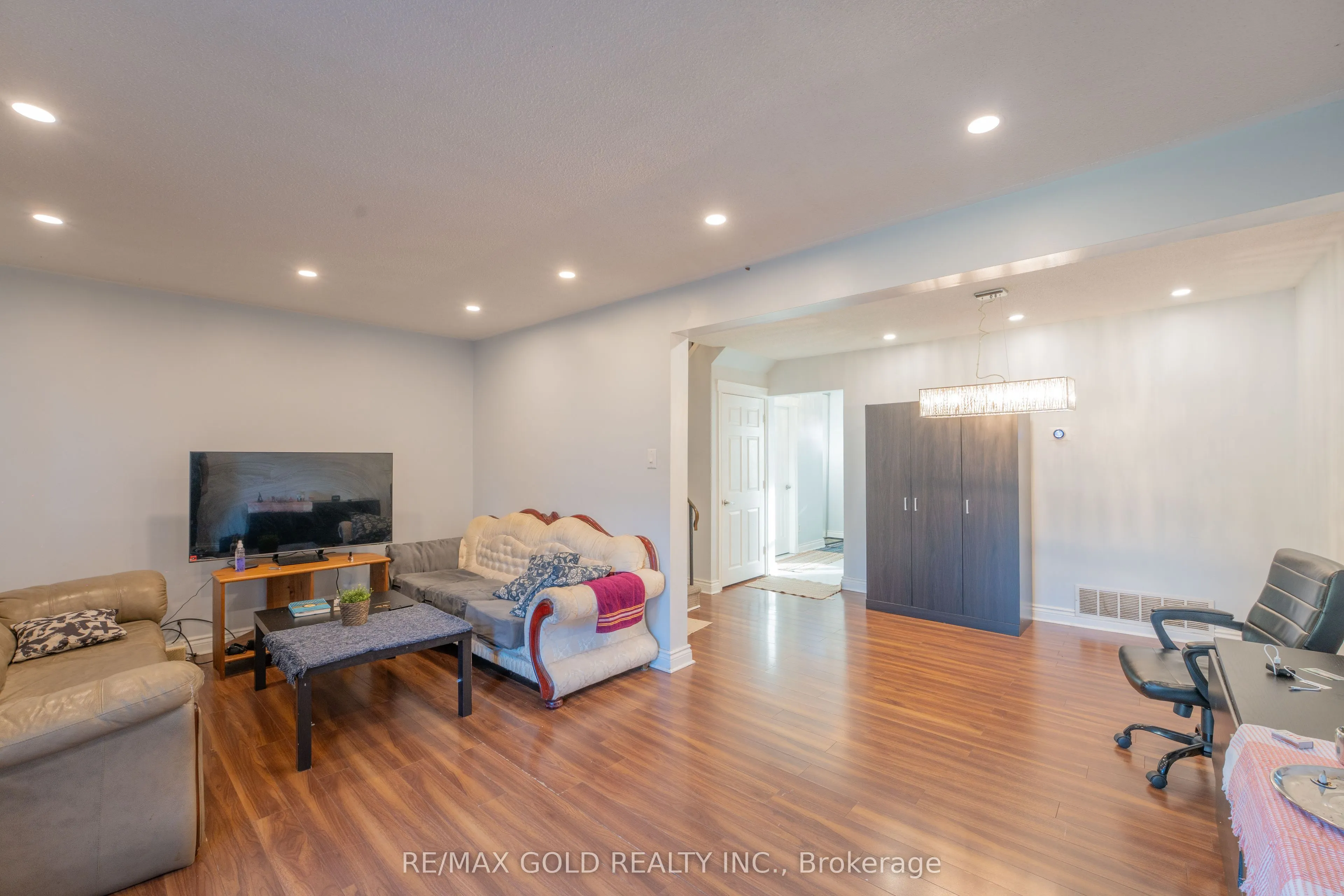 900 Central Park Drive, #107