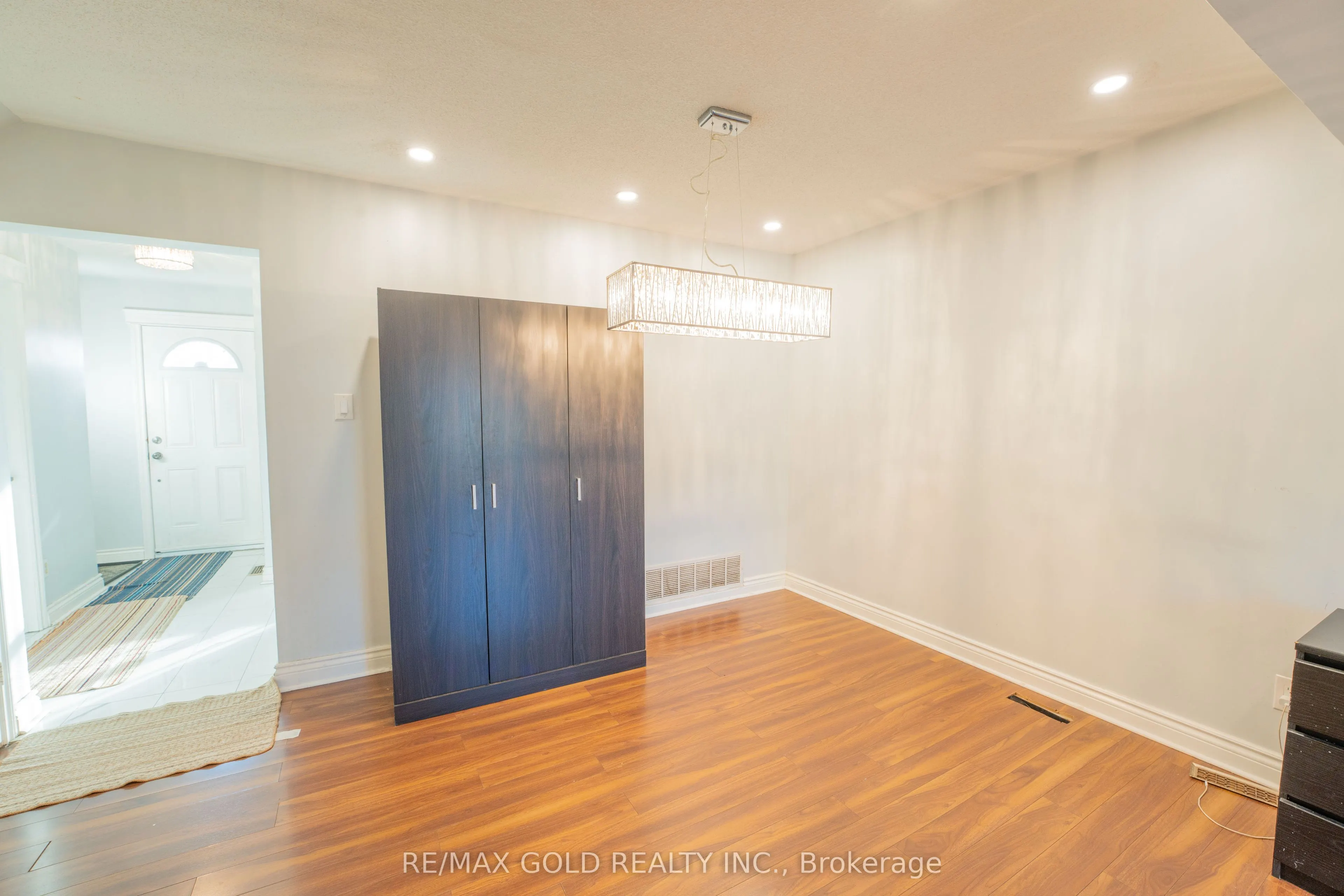 900 Central Park Drive, #107