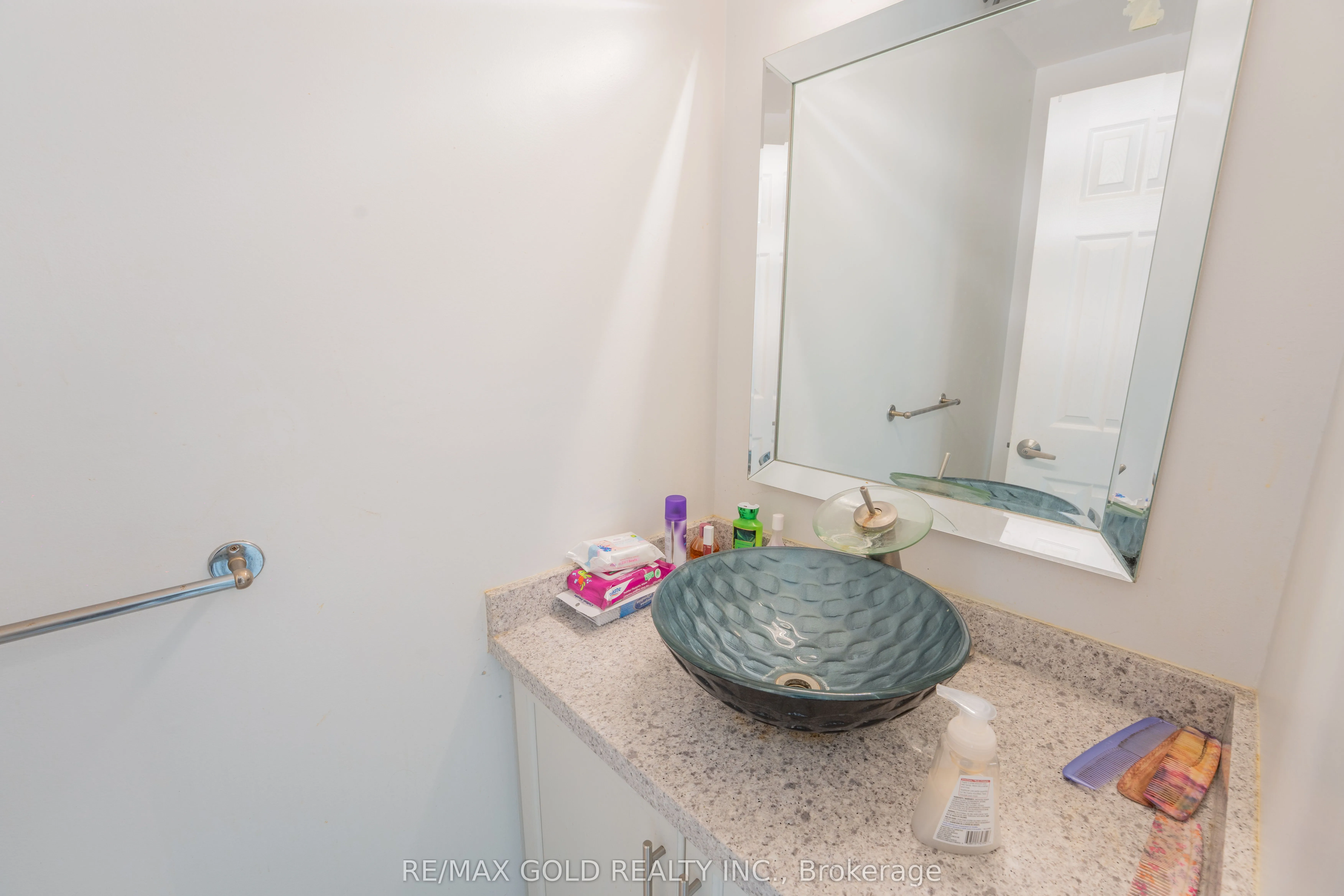 900 Central Park Drive, #107
