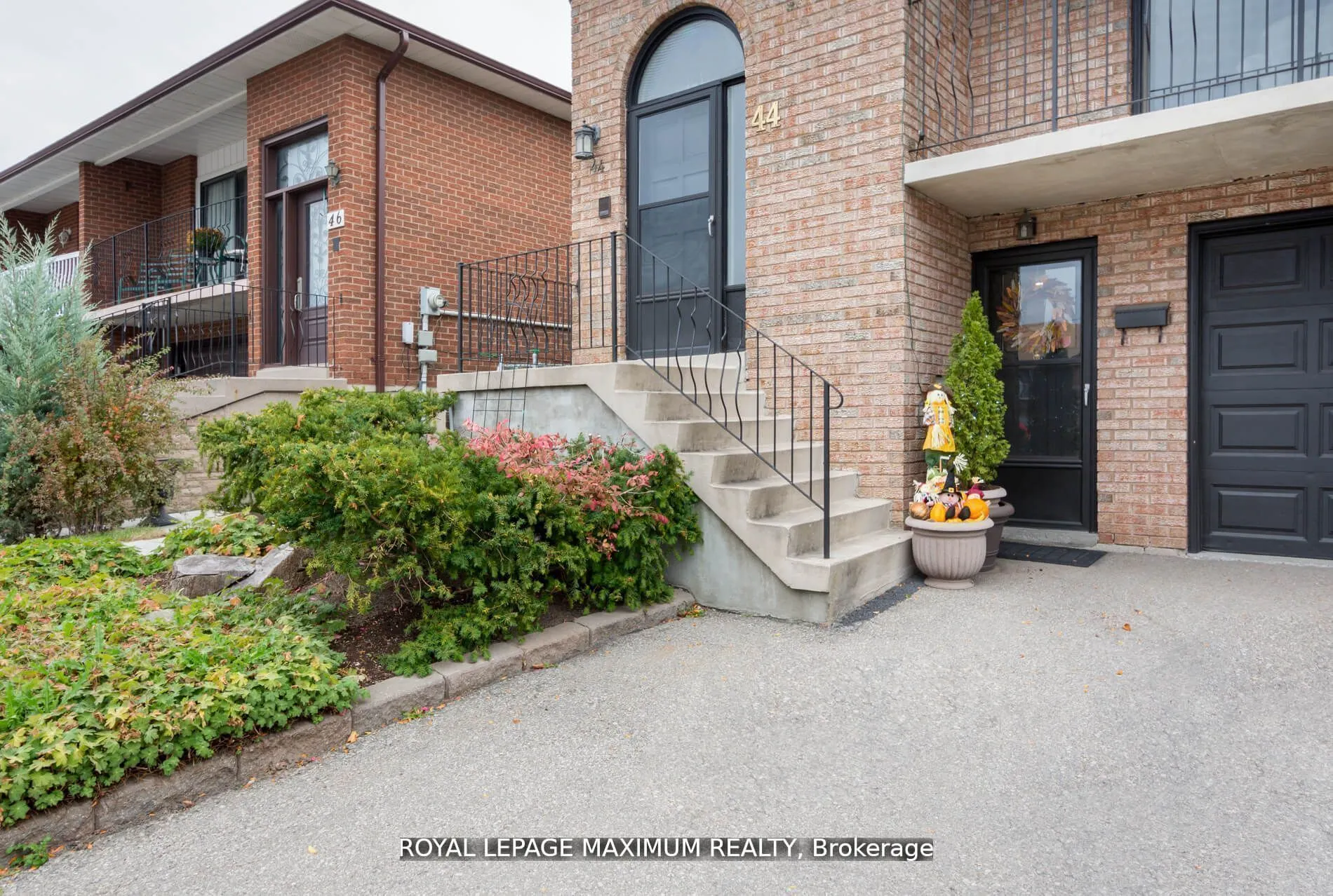 44 Flagstick Court
