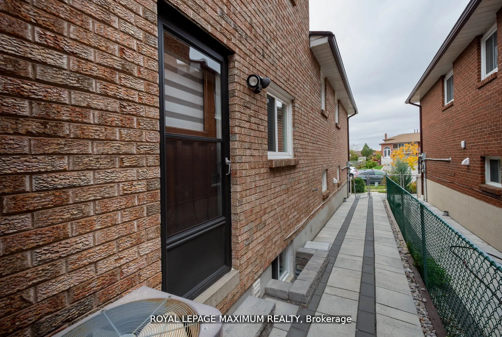 44 Flagstick Court