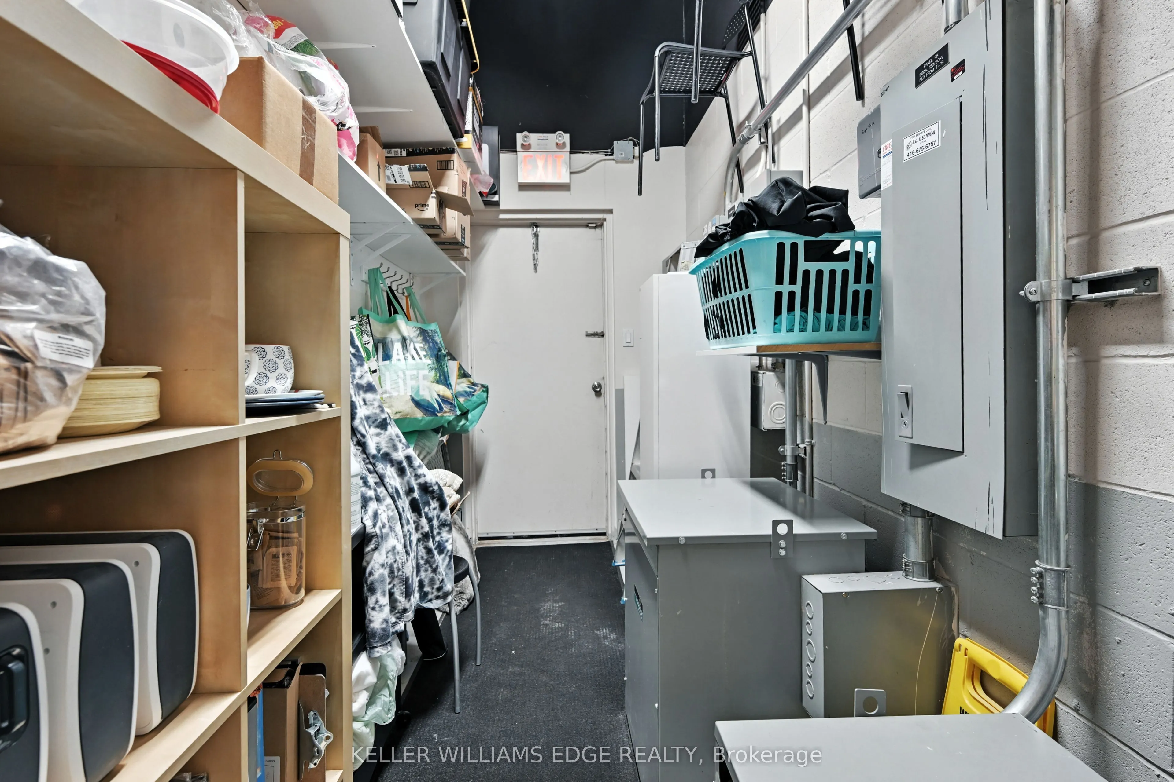 478 Dundas Street W, #16