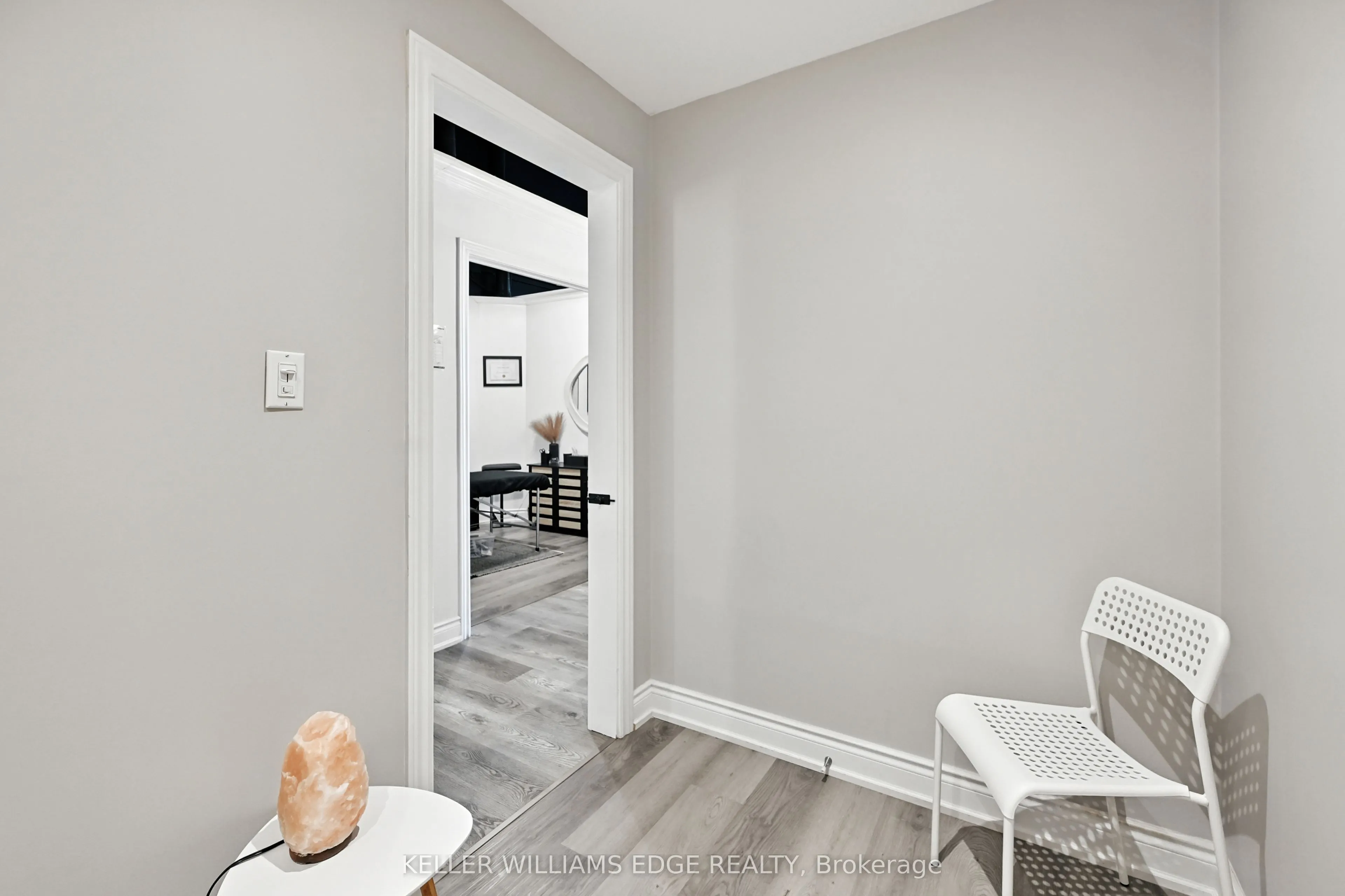 478 Dundas Street W, #16