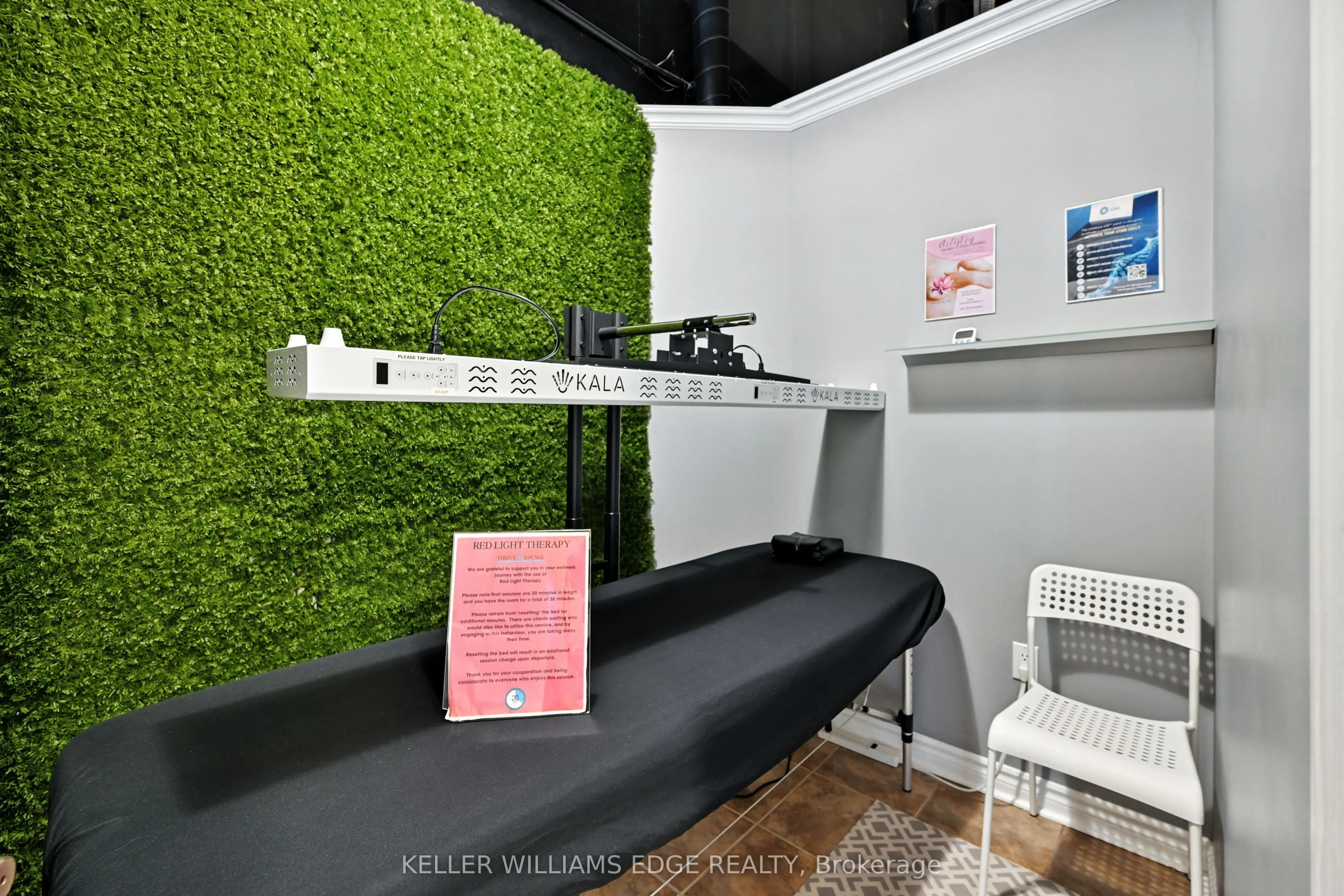 478 Dundas Street W, #16