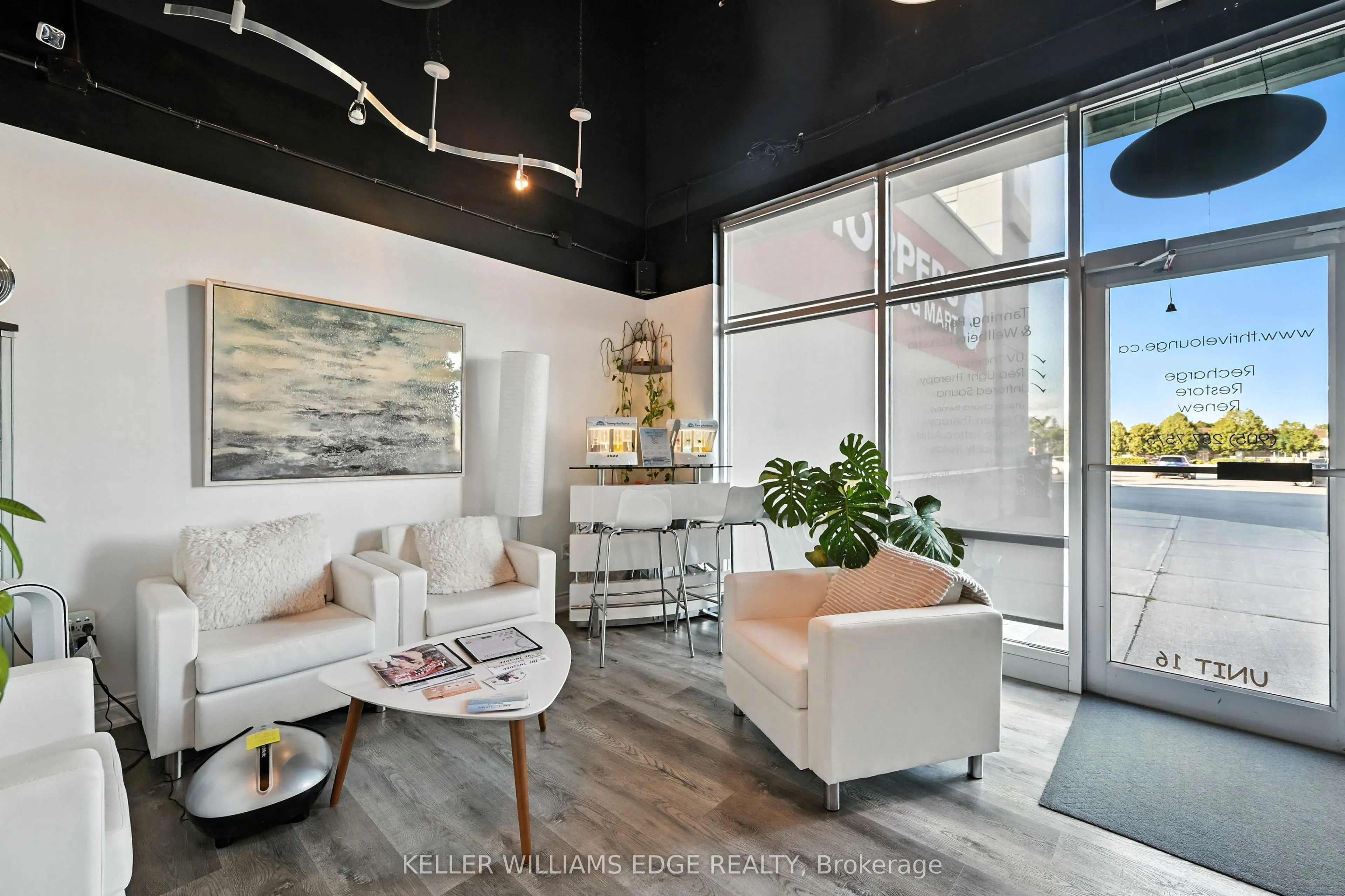 478 Dundas Street W, #16