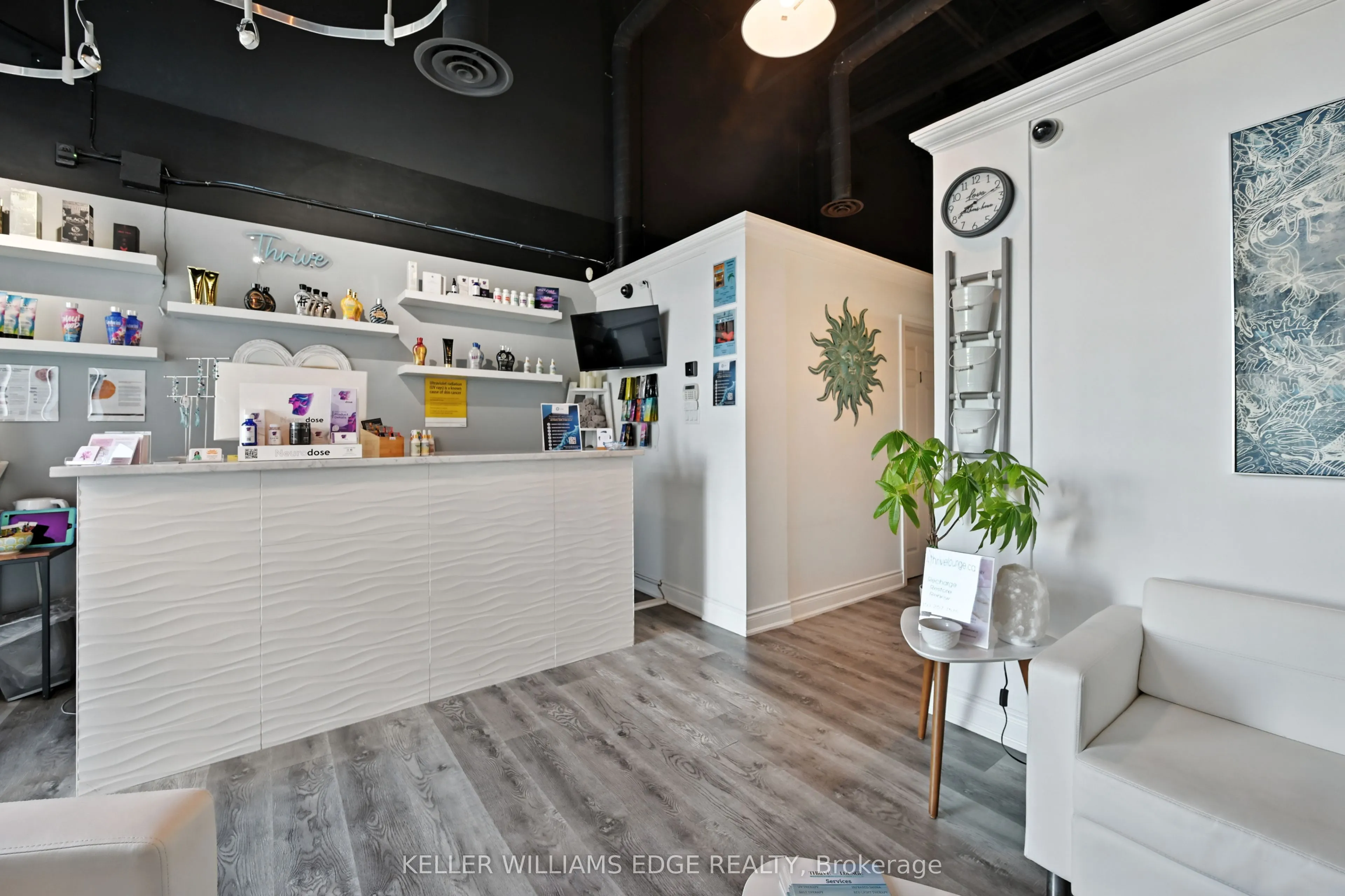478 Dundas Street W, #16