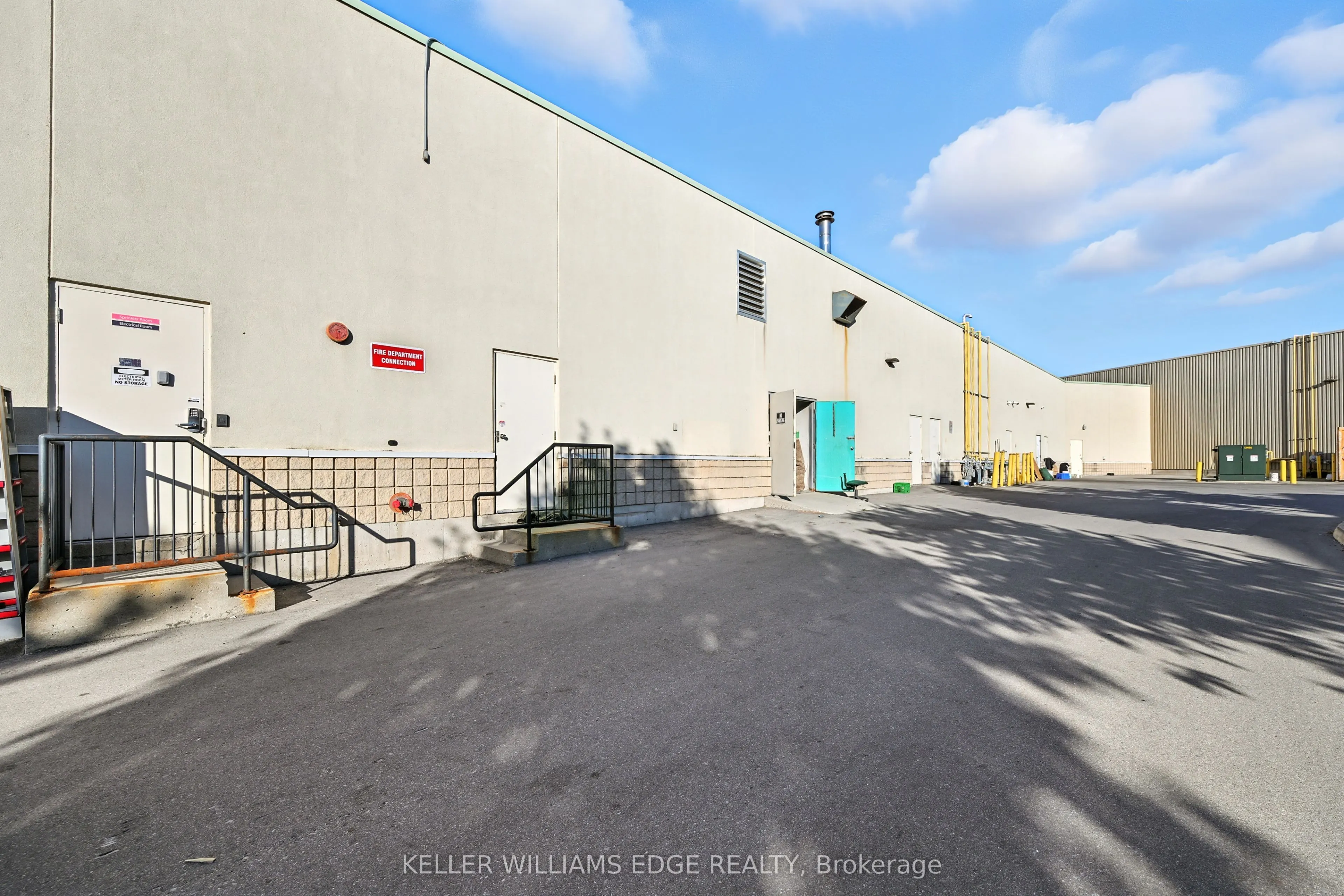 478 Dundas Street W, #16