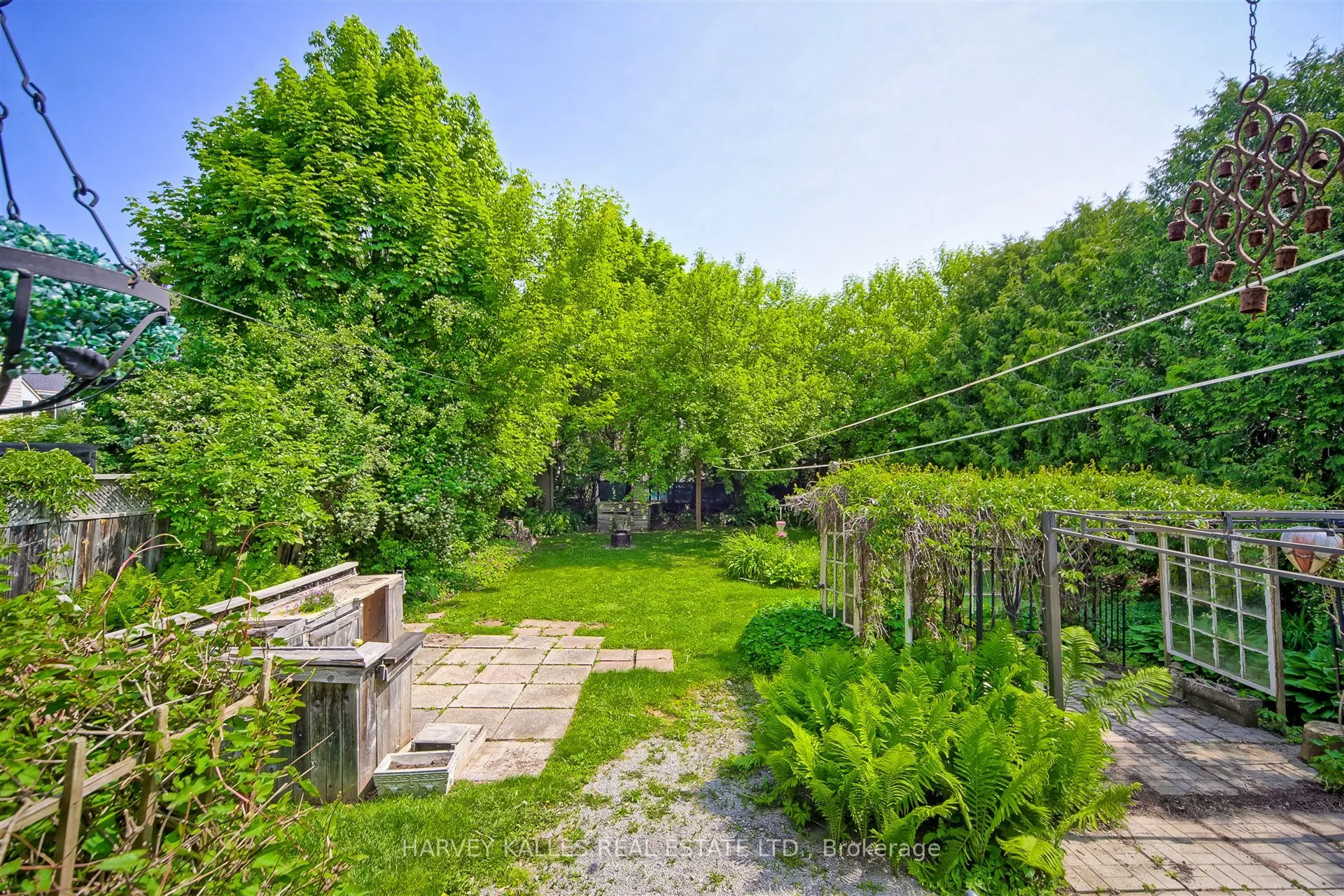 247 Jennings Crescent