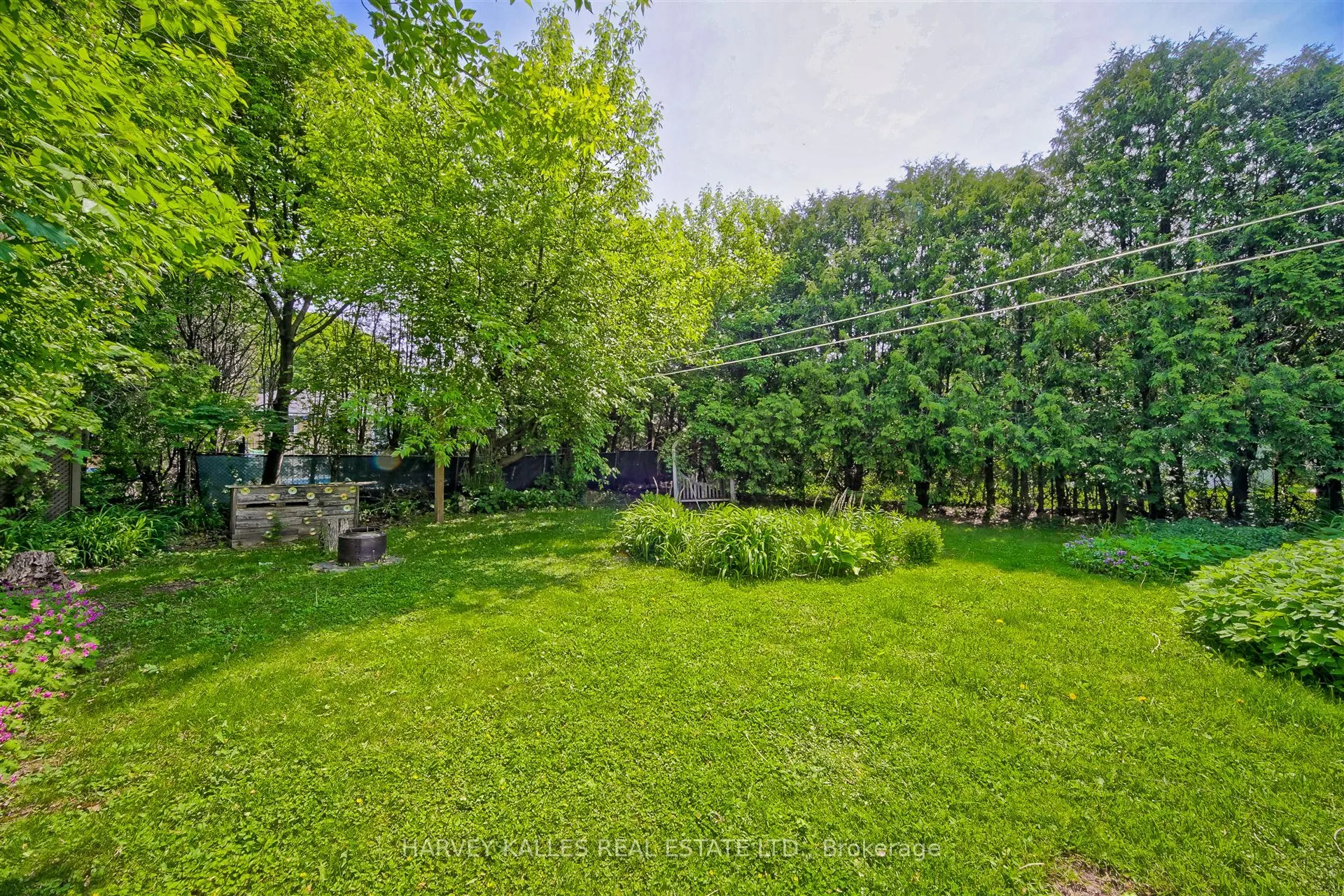 247 Jennings Crescent