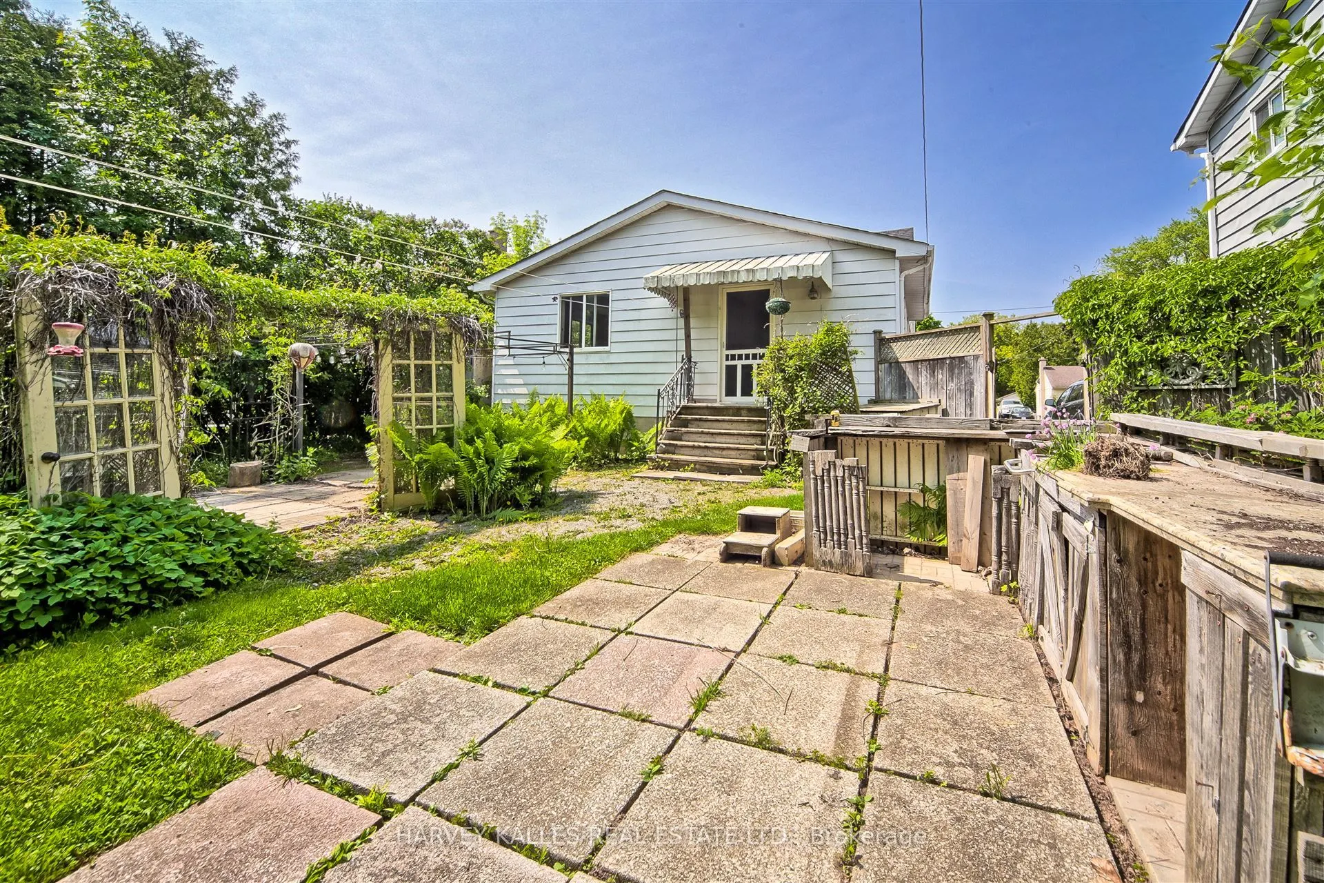 247 Jennings Crescent