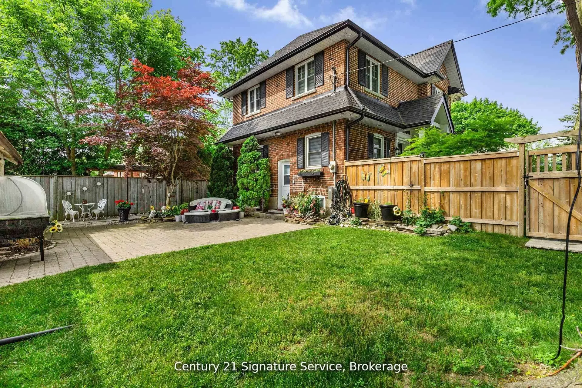 33 McIntosh Avenue