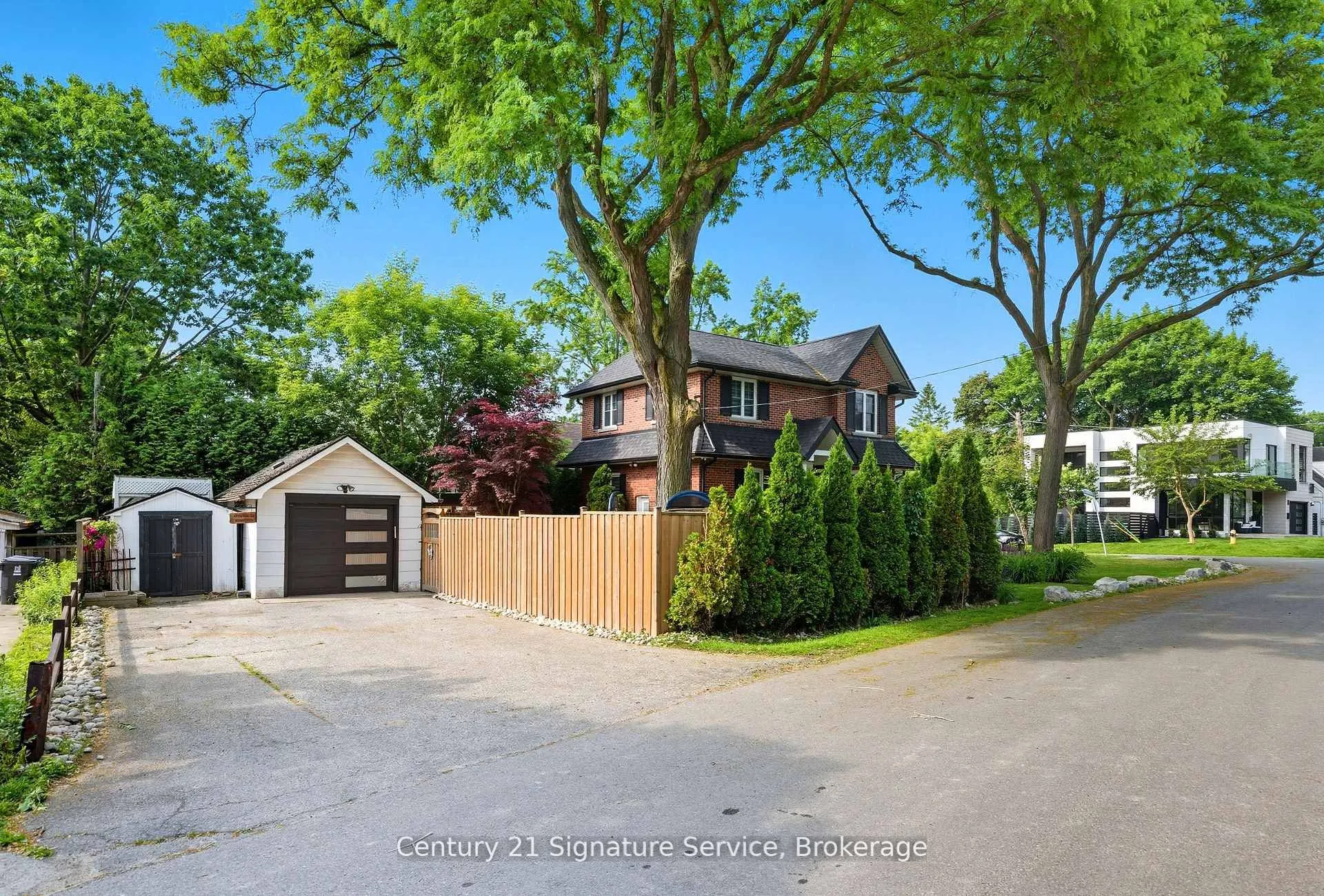 33 McIntosh Avenue