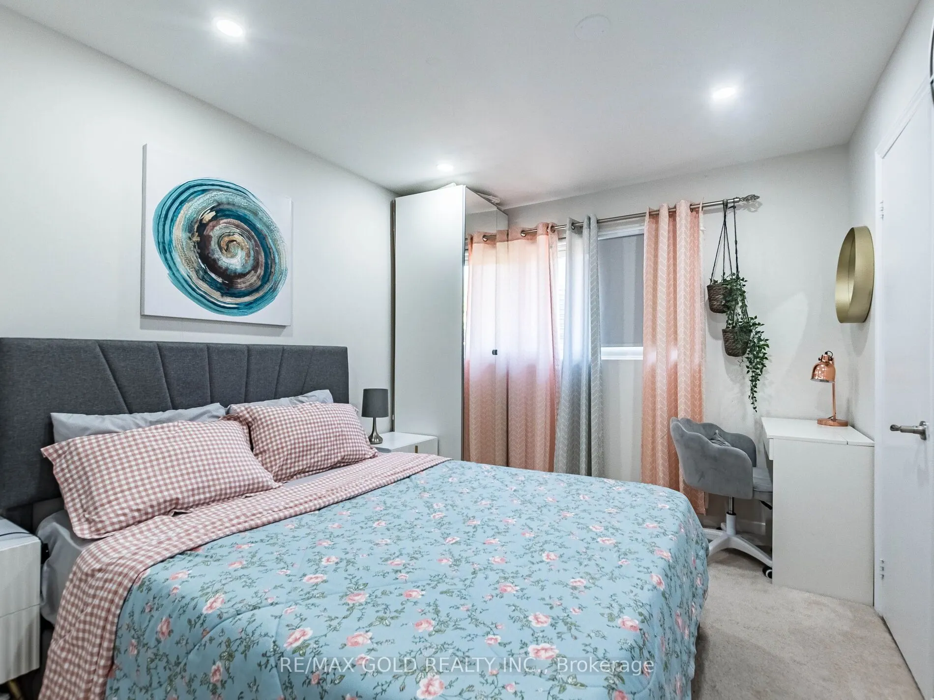30 Longbourne Crescent