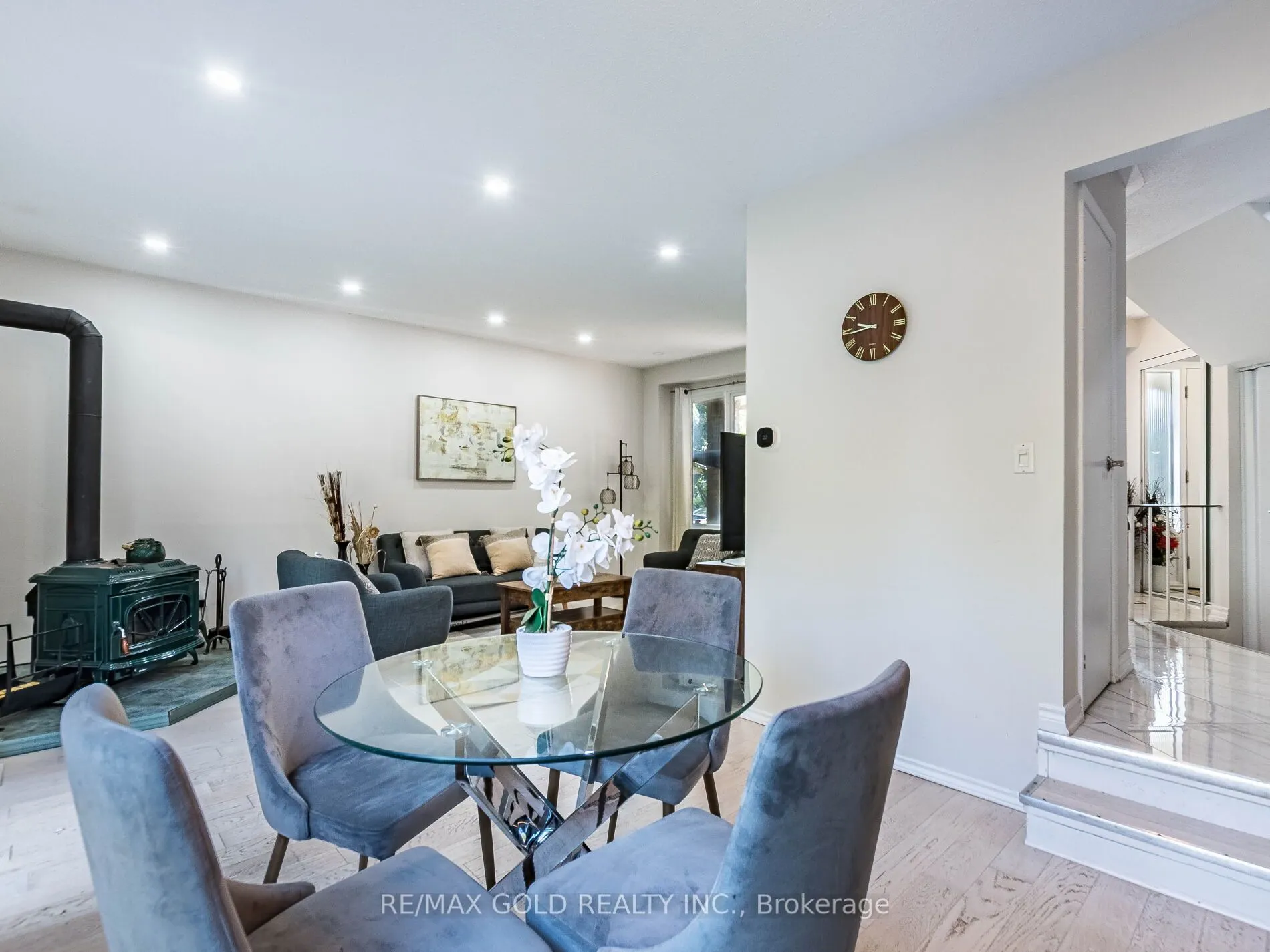 30 Longbourne Crescent