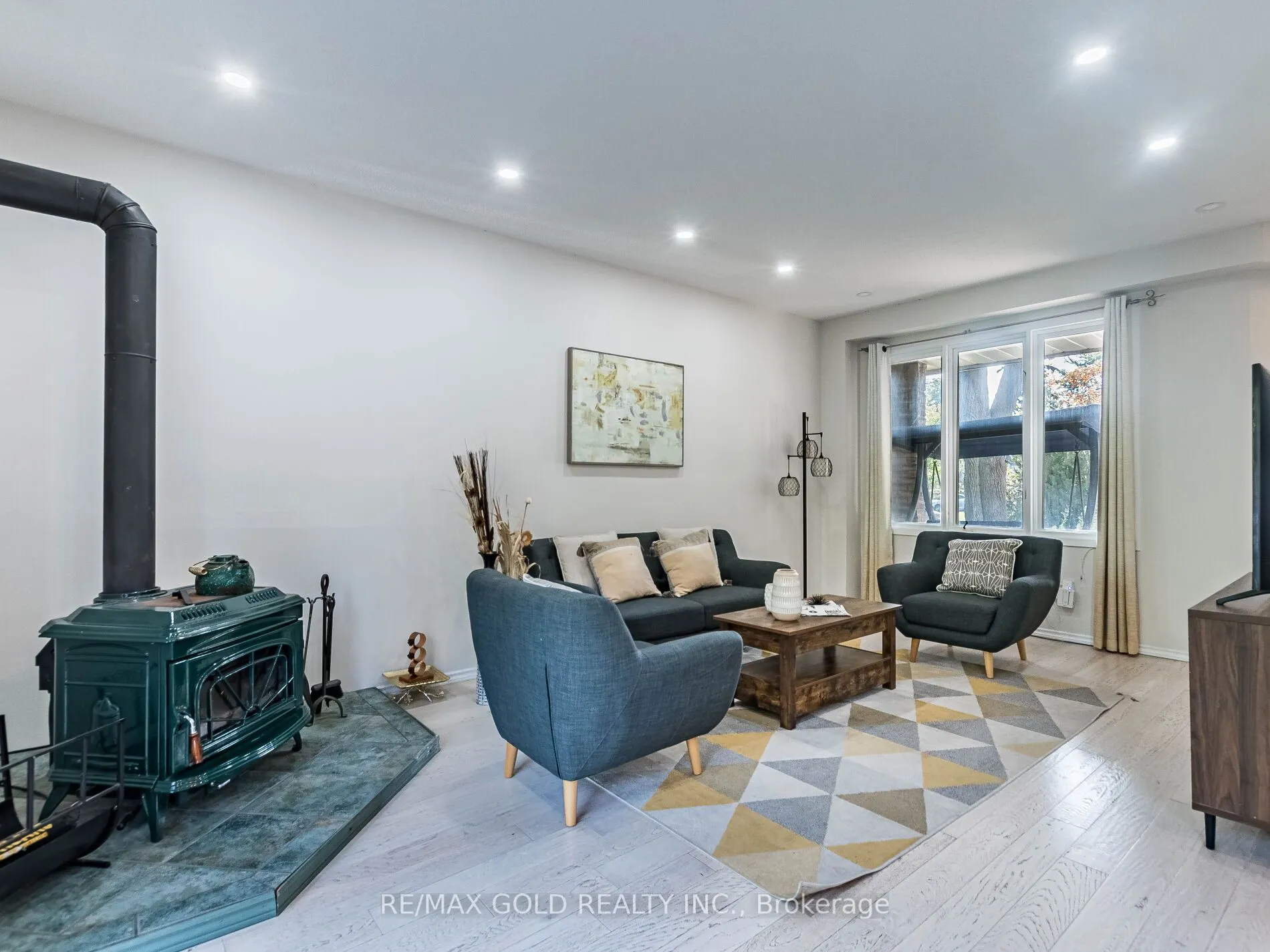 30 Longbourne Crescent
