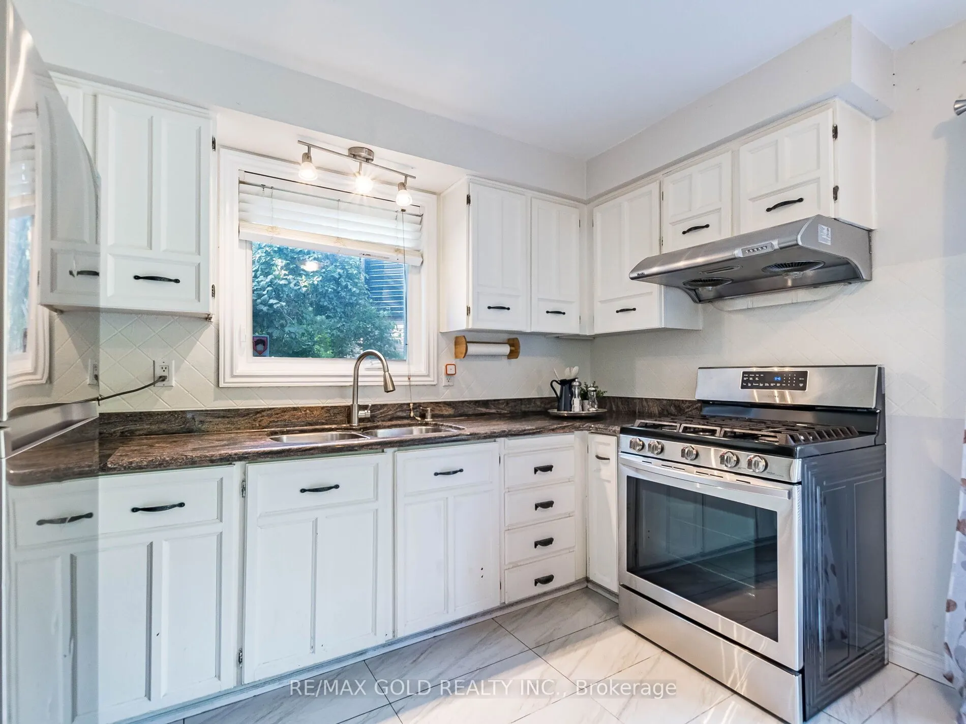 30 Longbourne Crescent