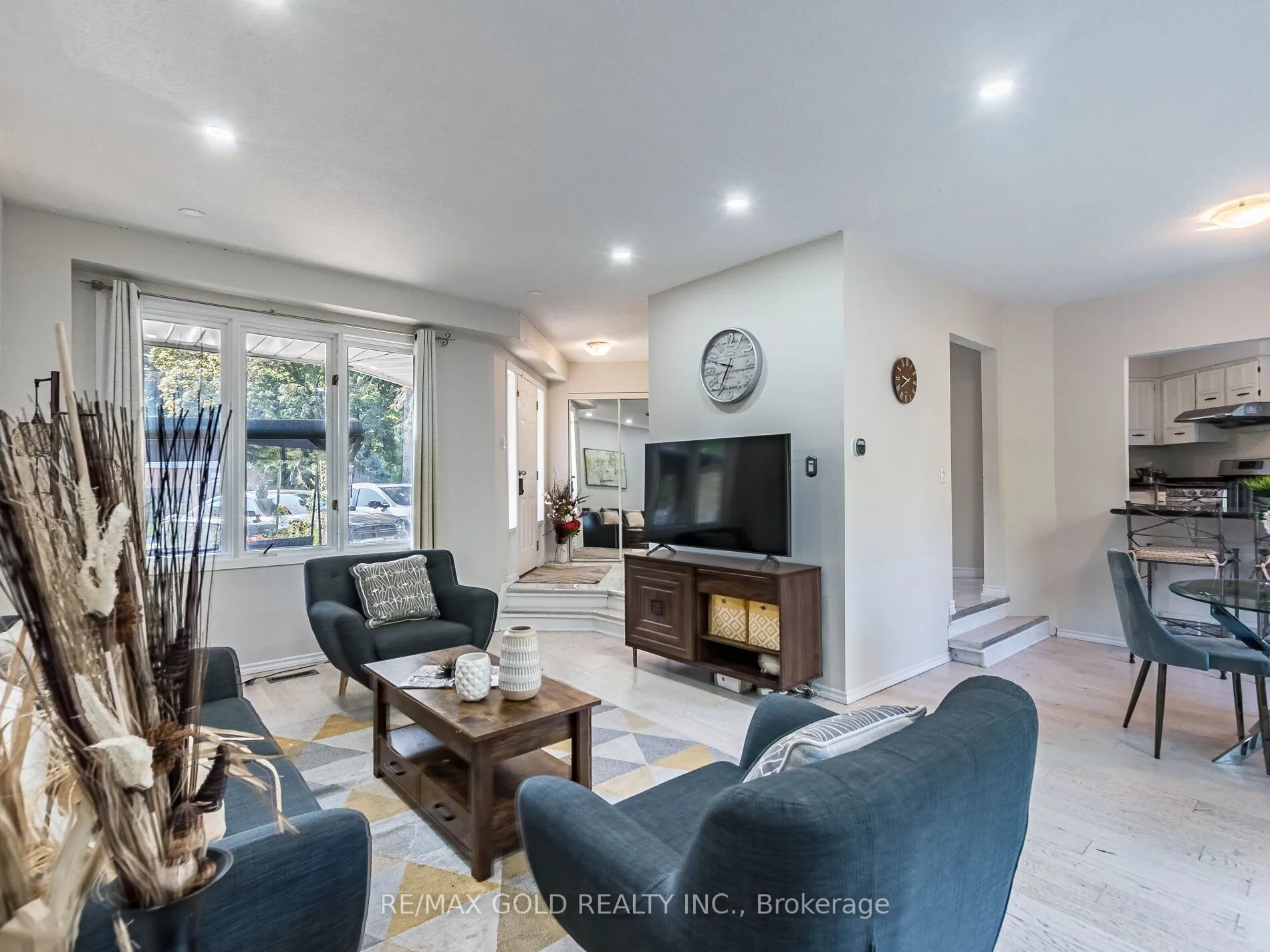 30 Longbourne Crescent
