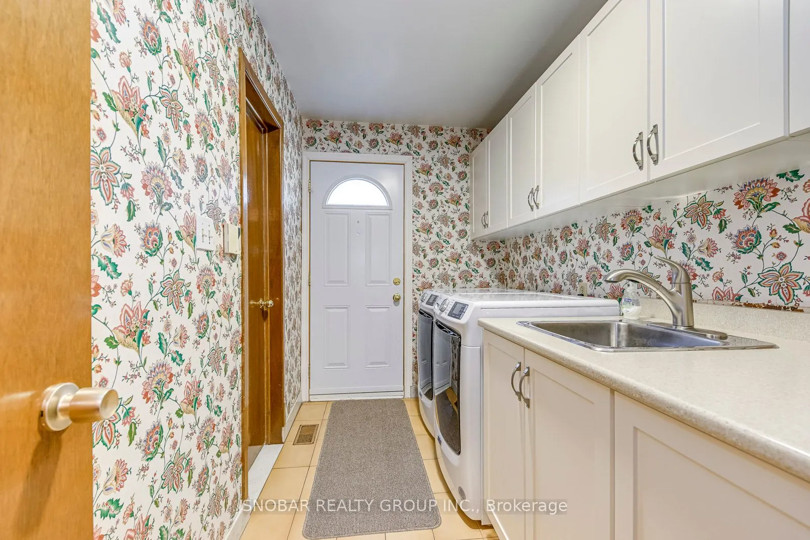 6 Sunvale Drive