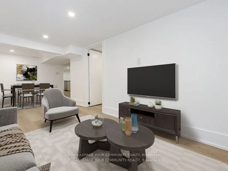 886 Runnymede Road