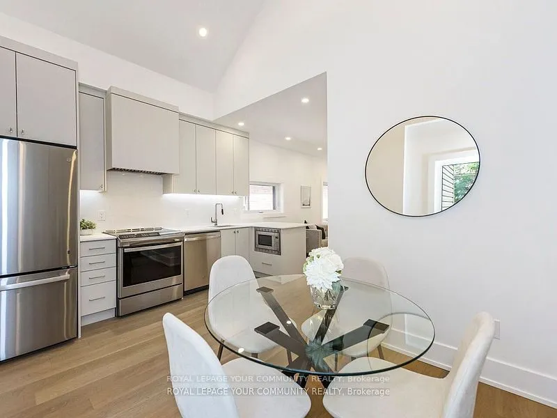 886 Runnymede Road
