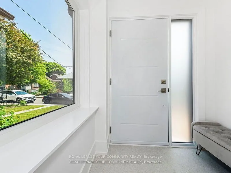 886 Runnymede Road