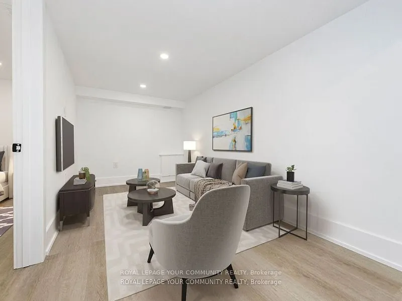 886 Runnymede Road